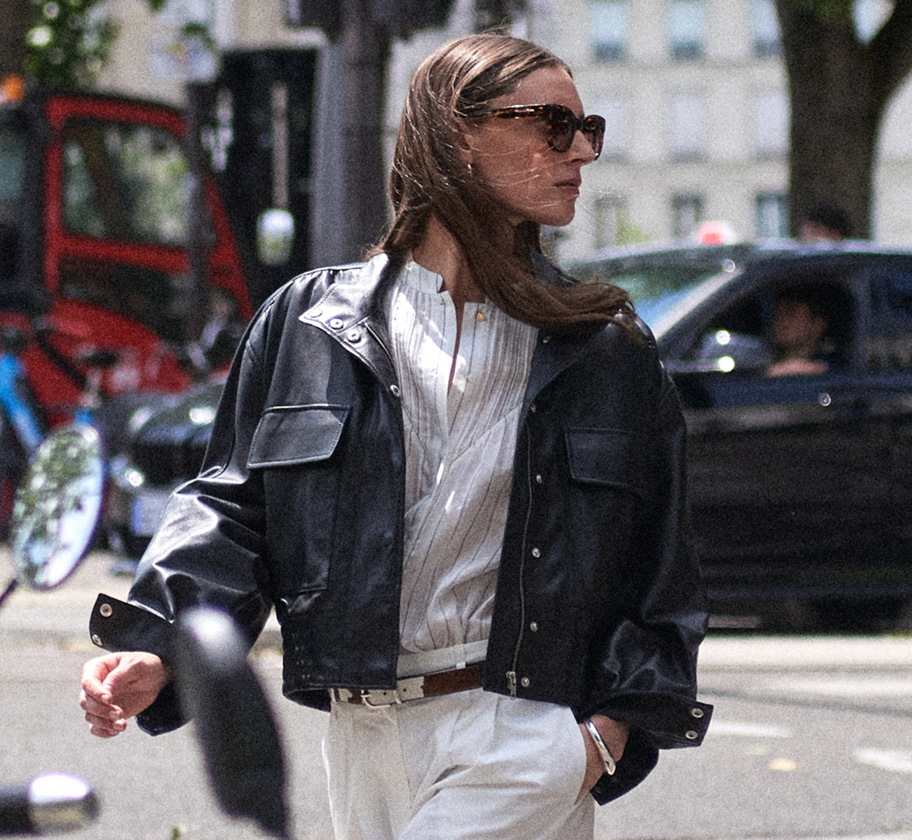 Mid Season Sale <br>
HASTA -70% + <br>
40% EXTRA en <br>
TODO