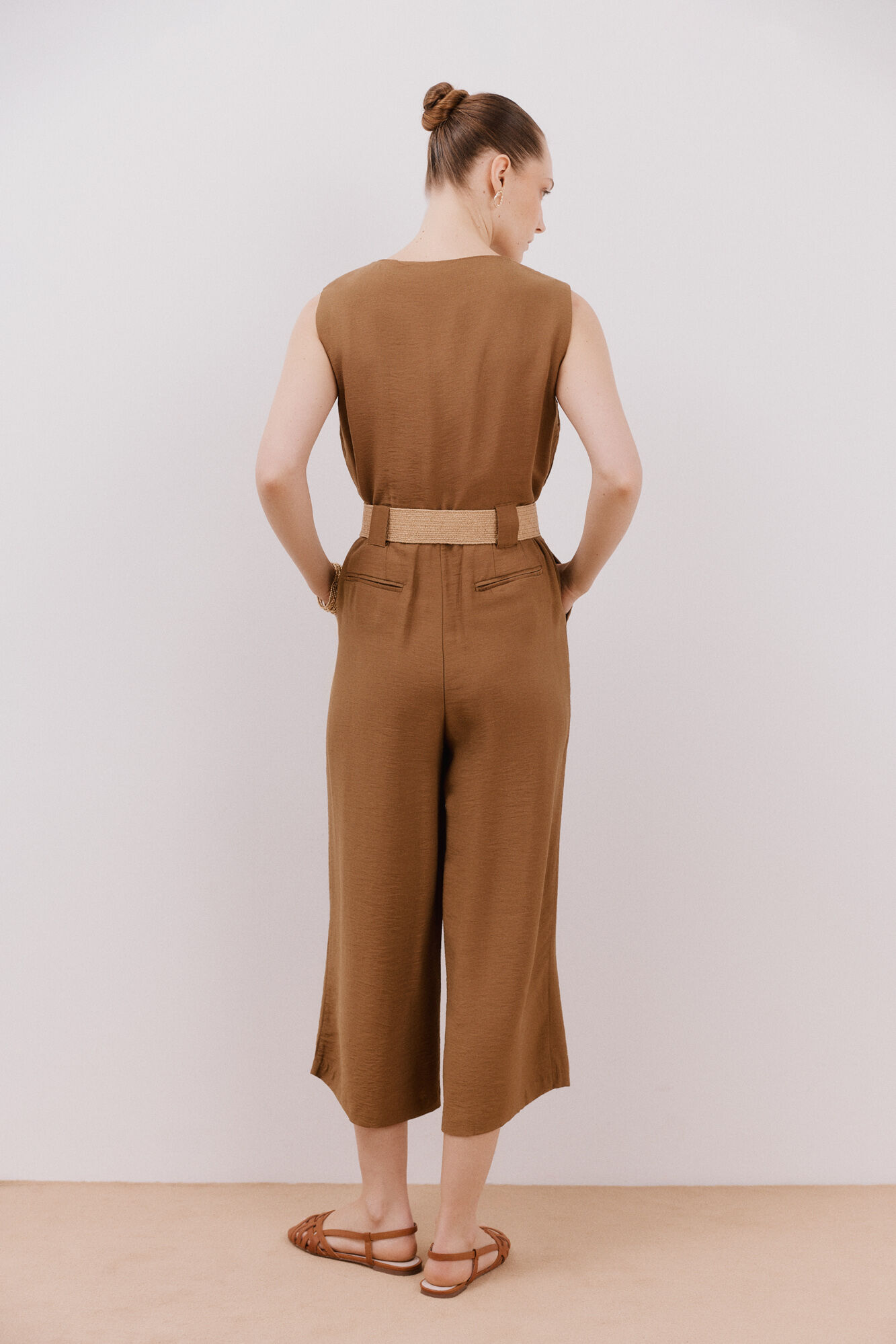 Cortefiel Jumpsuit con cintur&oacute;n a contraste Marr&oacute;n oscuro