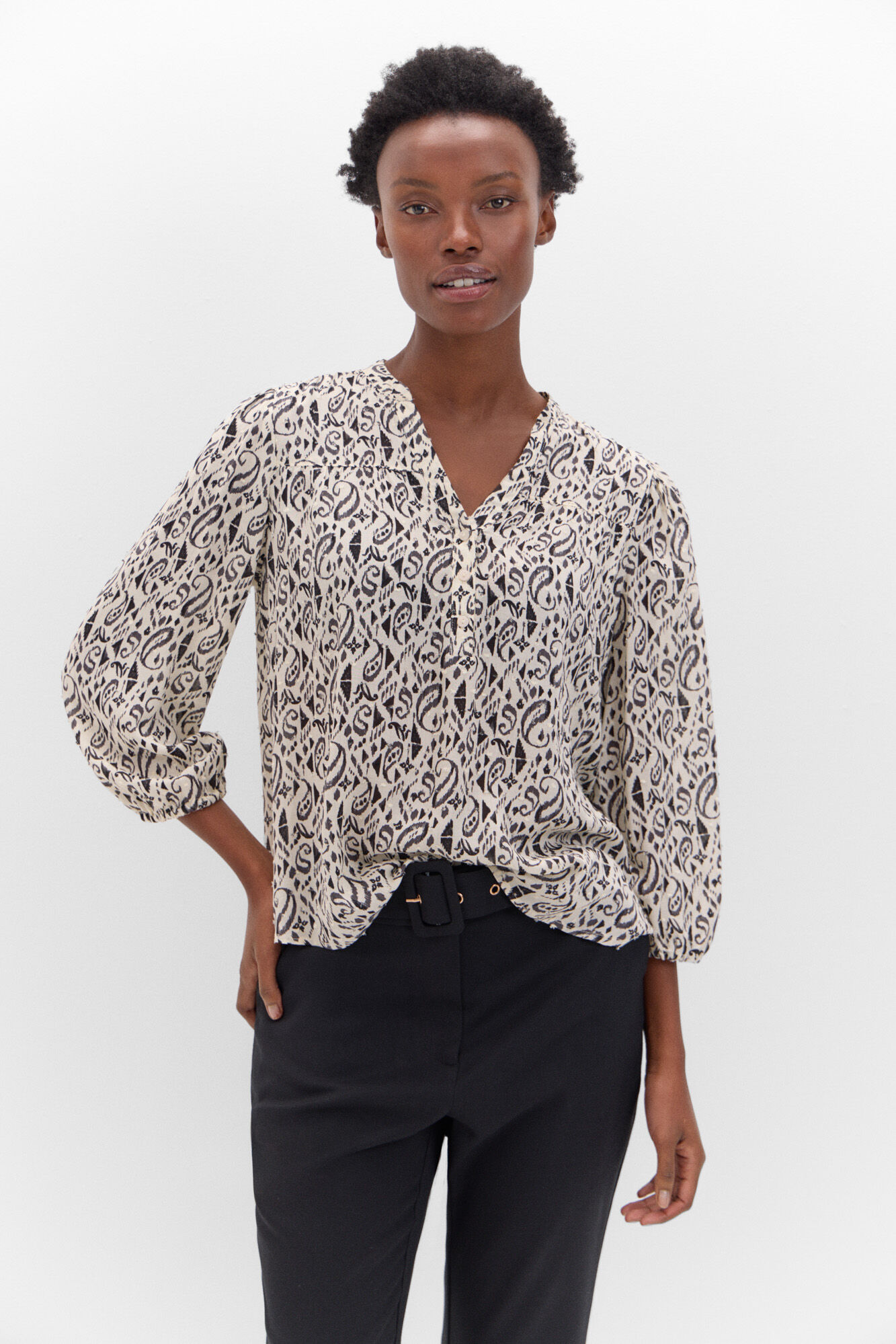 Cortefiel Blusa plumetti cuello mao Estampado blanco