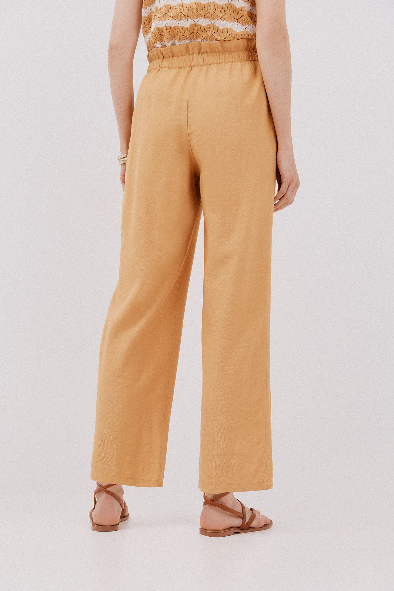 Cortefiel Pantal&oacute;n de pinzas con cintur&oacute;n Arena