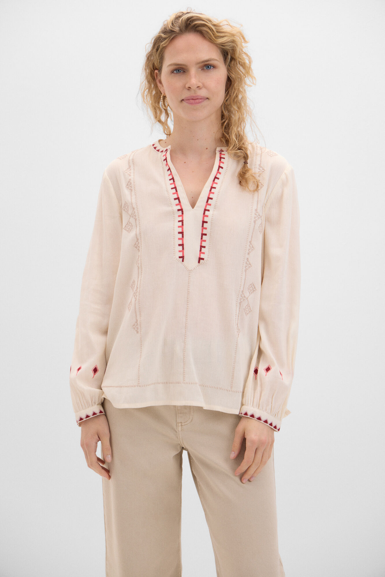 Cortefiel Blusa bordado geom&eacute;trico