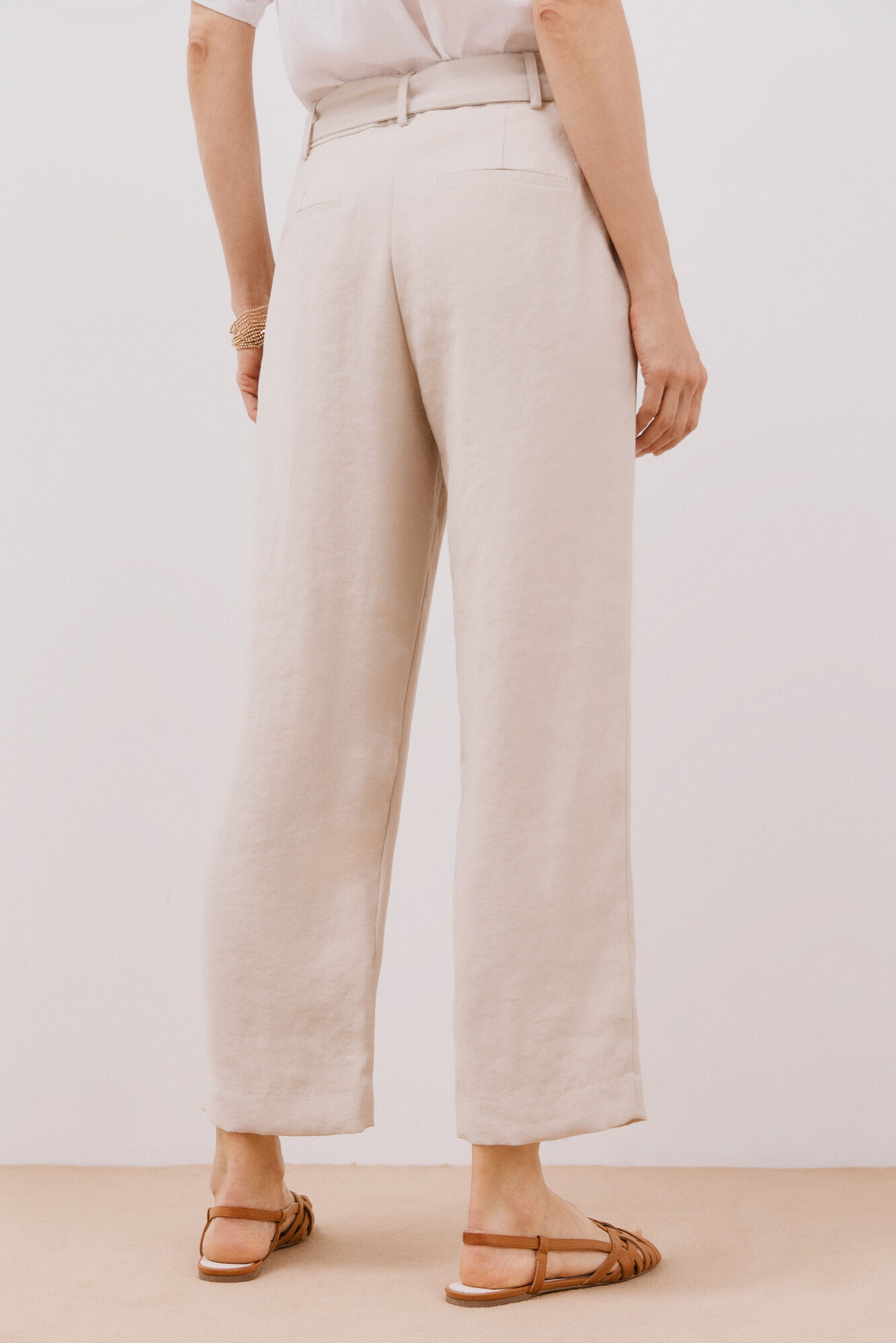 Cortefiel Pantal&oacute;n con cintur&oacute;n Marfil