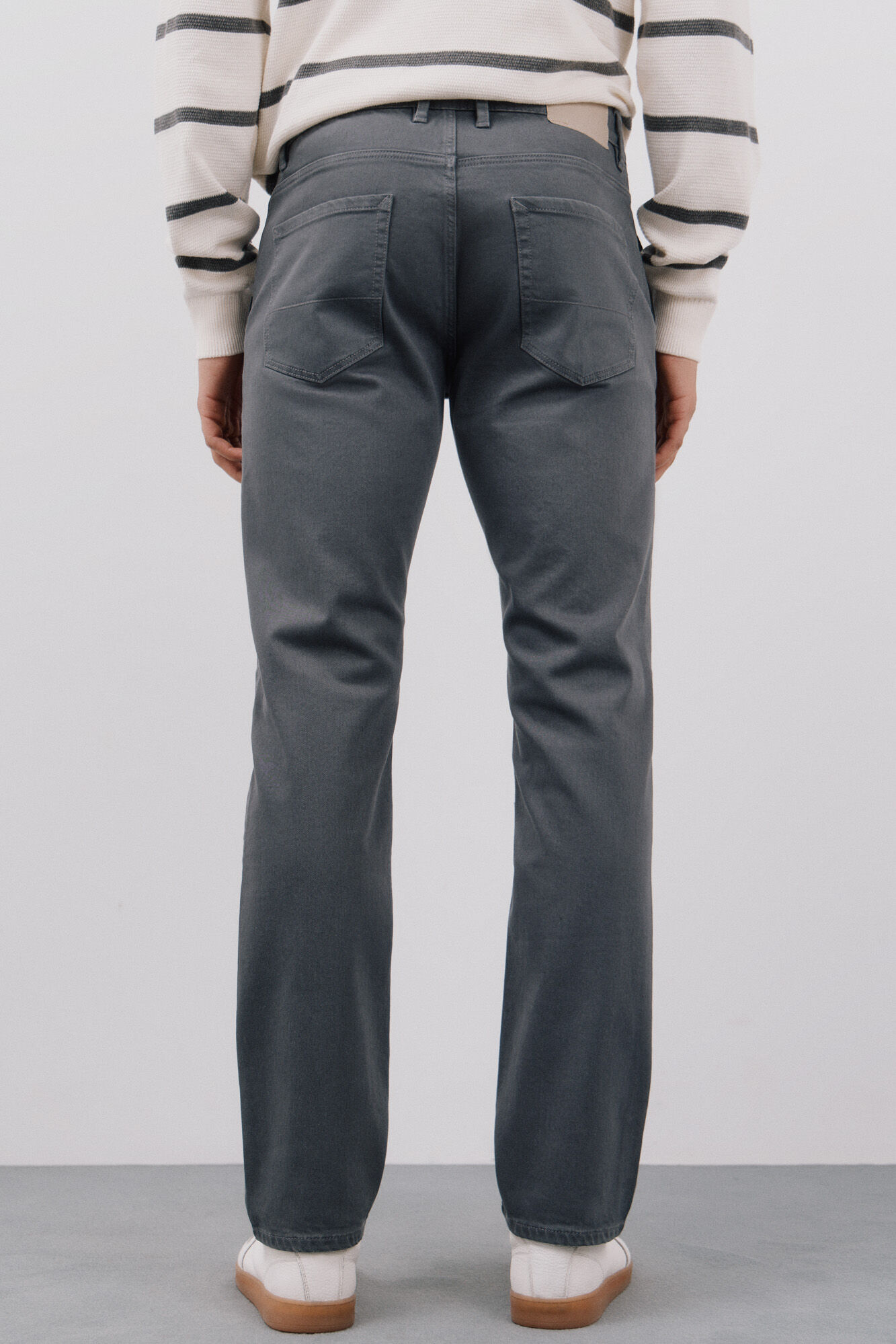 Cortefiel Pantal&oacute;n 5 bolsillos color regular fit Gris