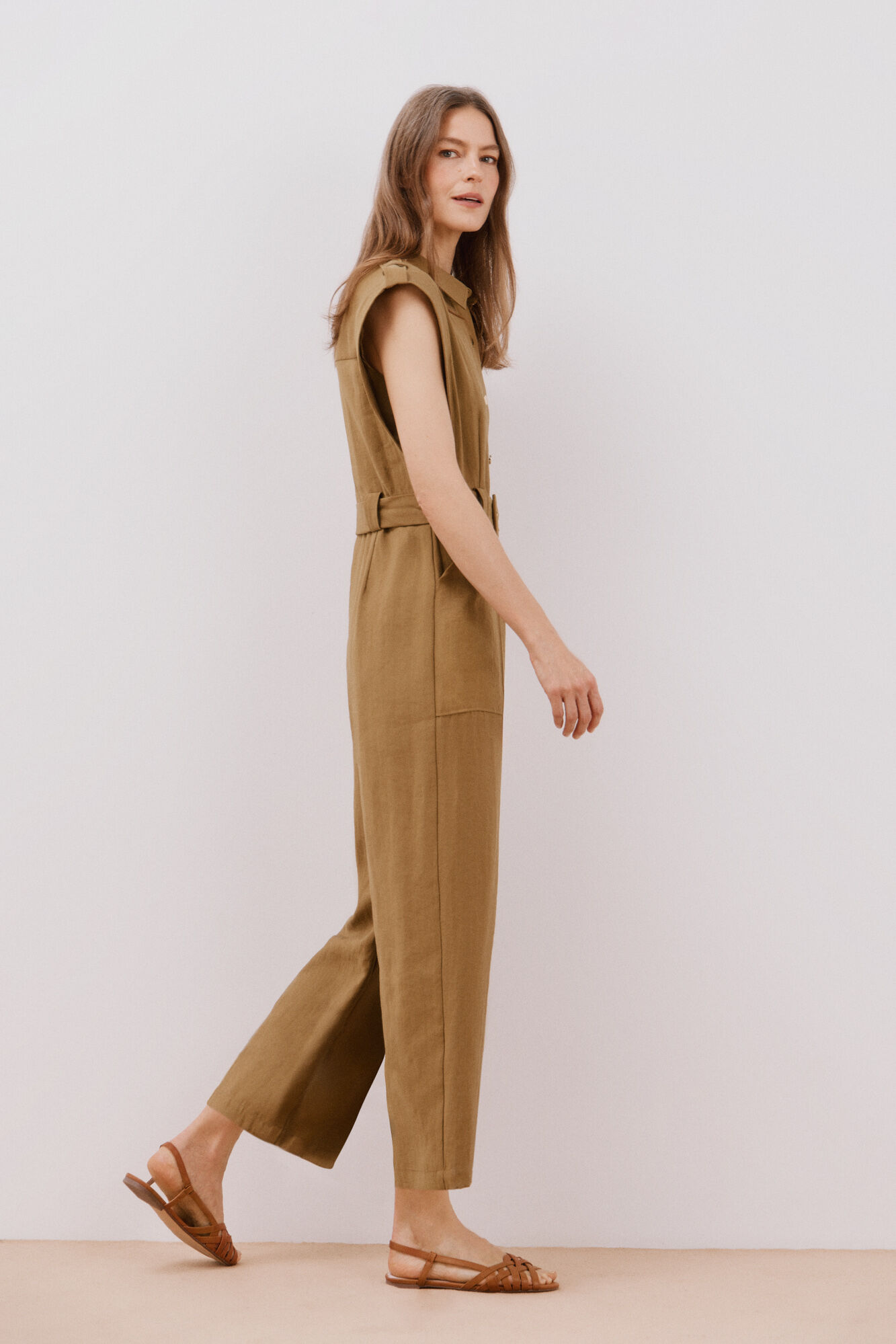 Cortefiel Jumpsuit con cintur&oacute;n al tono Kaki