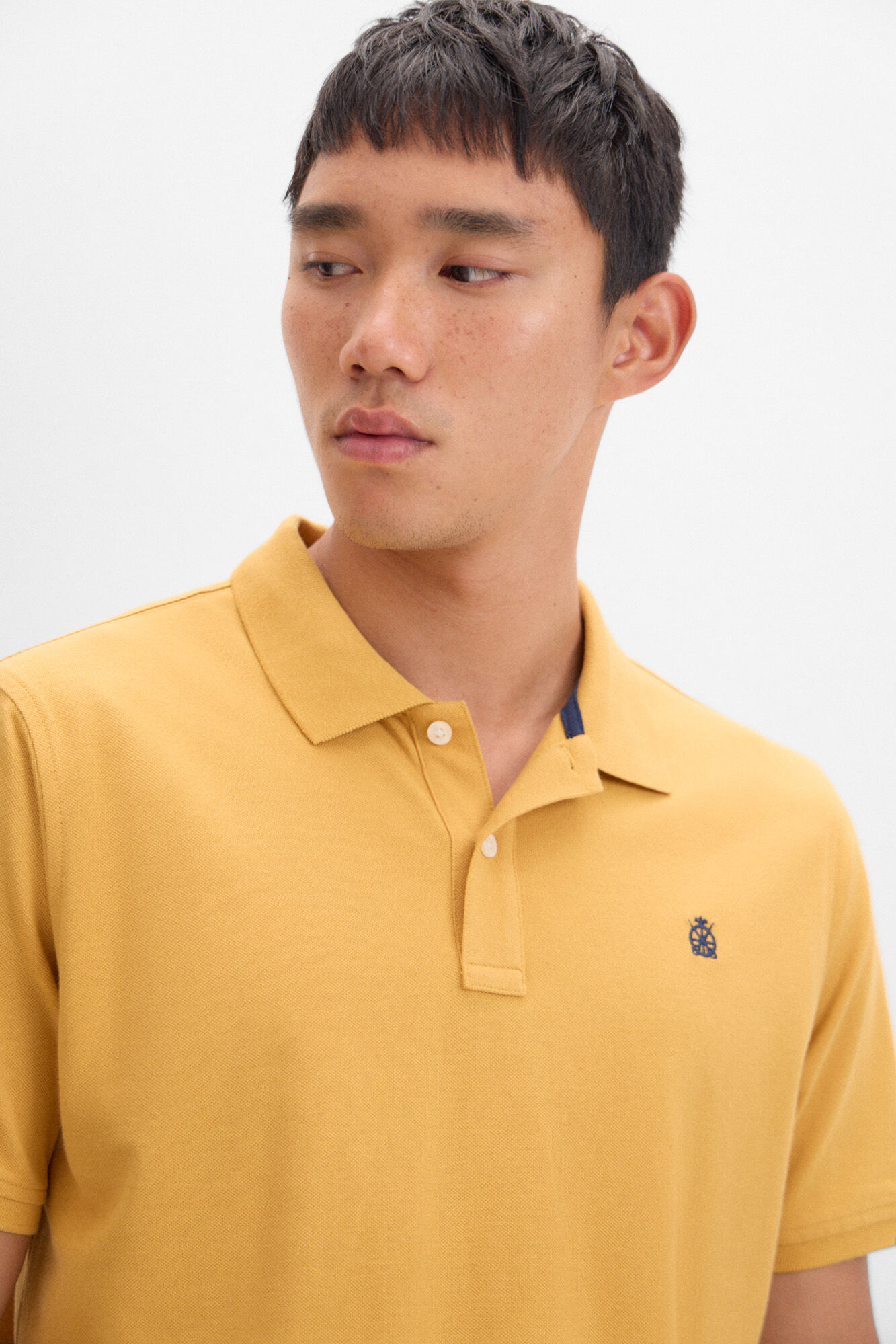 Cortefiel Polo b&aacute;sico Dorado