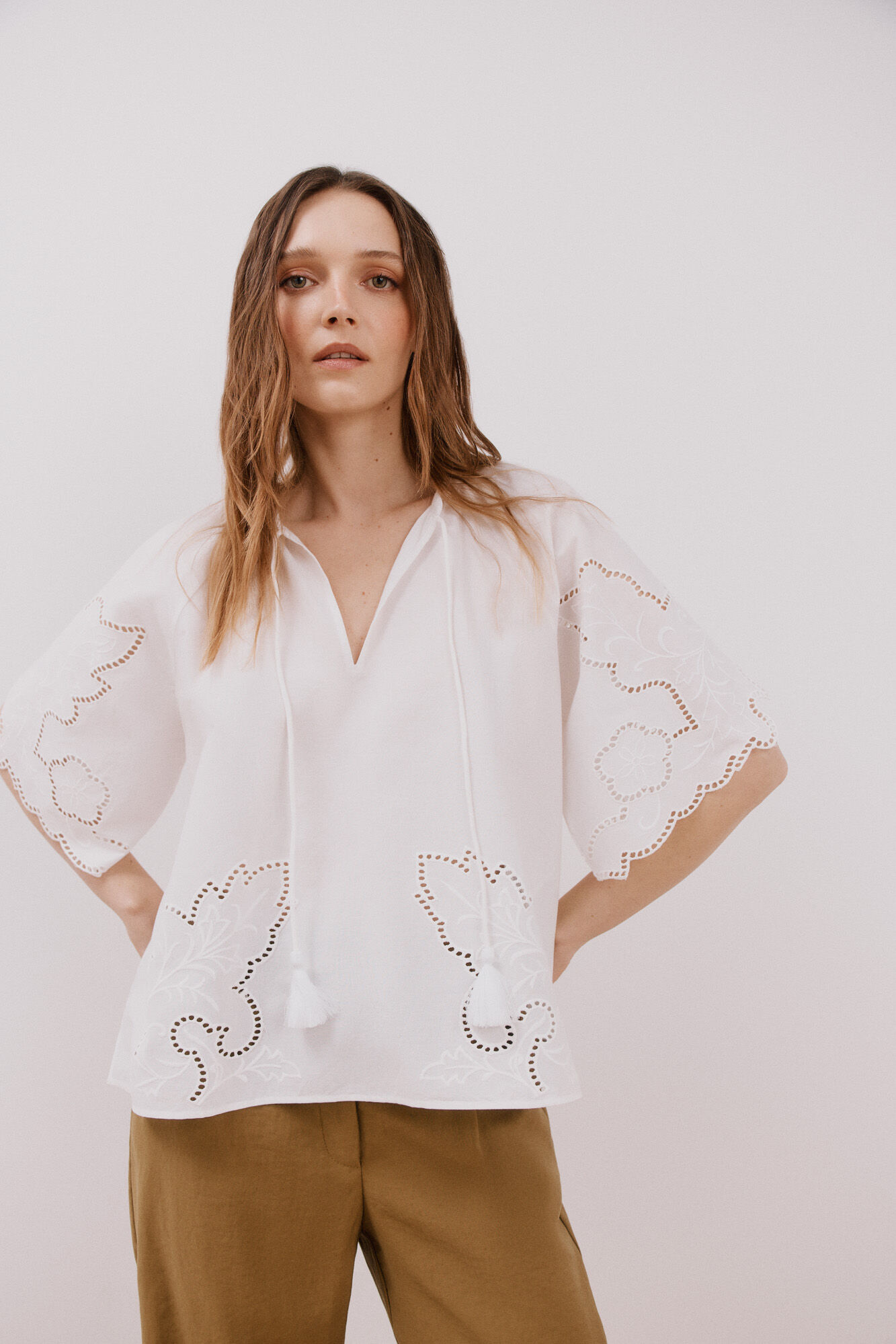 Cortefiel Blusa bordados perforados Blanco
