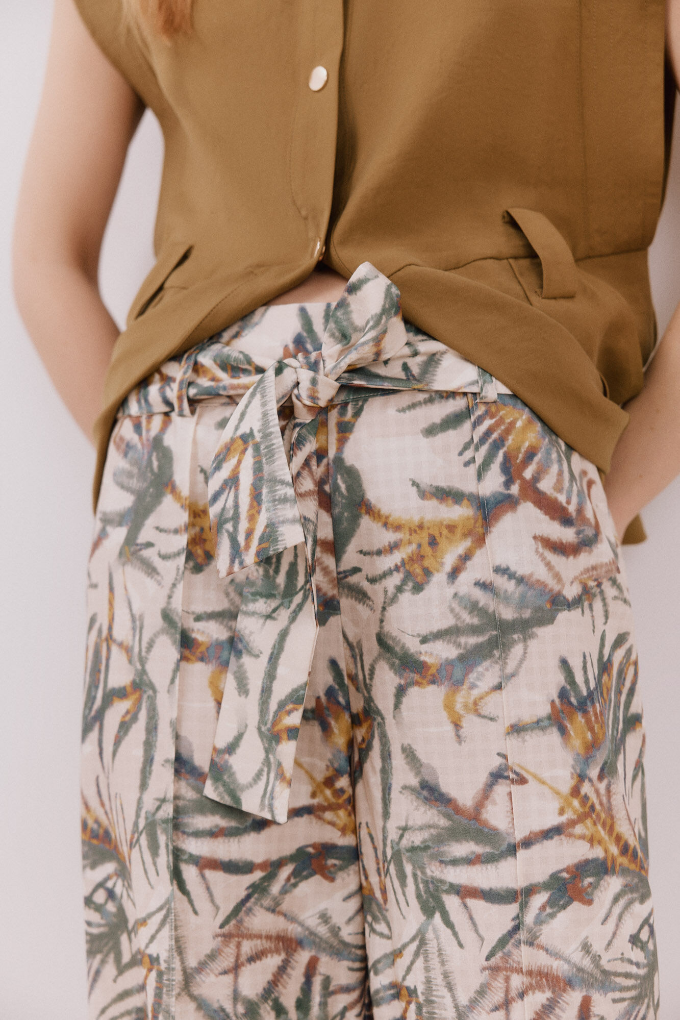 Cortefiel Pantal&oacute;n fluido estampado Multicolor