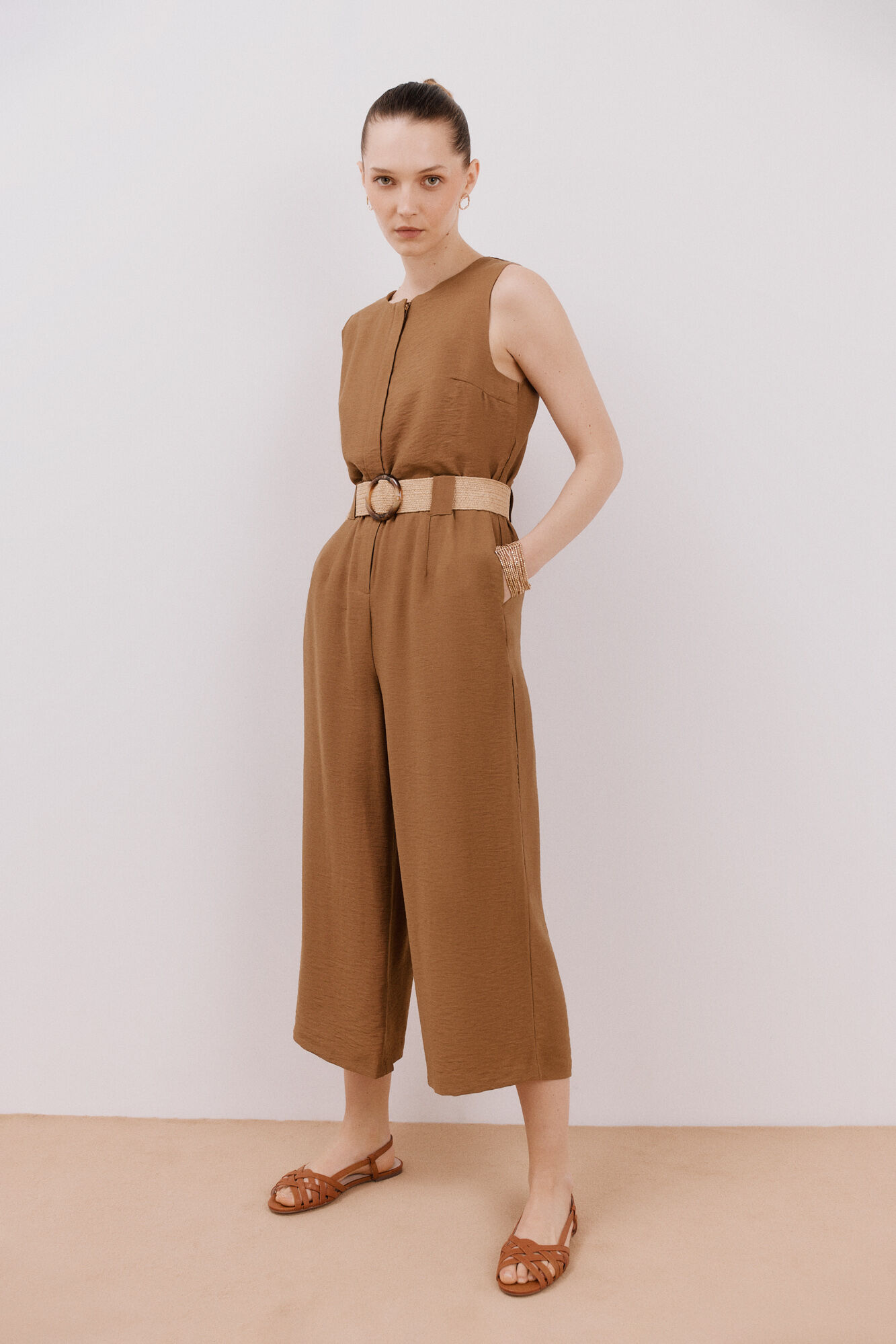 Cortefiel Jumpsuit con cintur&oacute;n a contraste