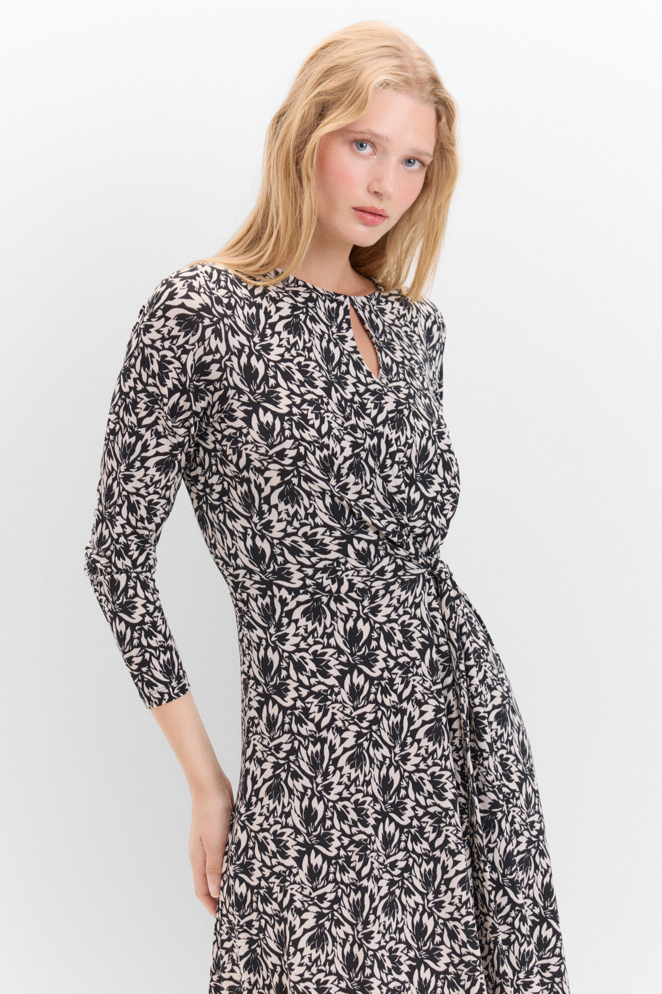 Cortefiel Vestido con frunce delantero Estampado blanco