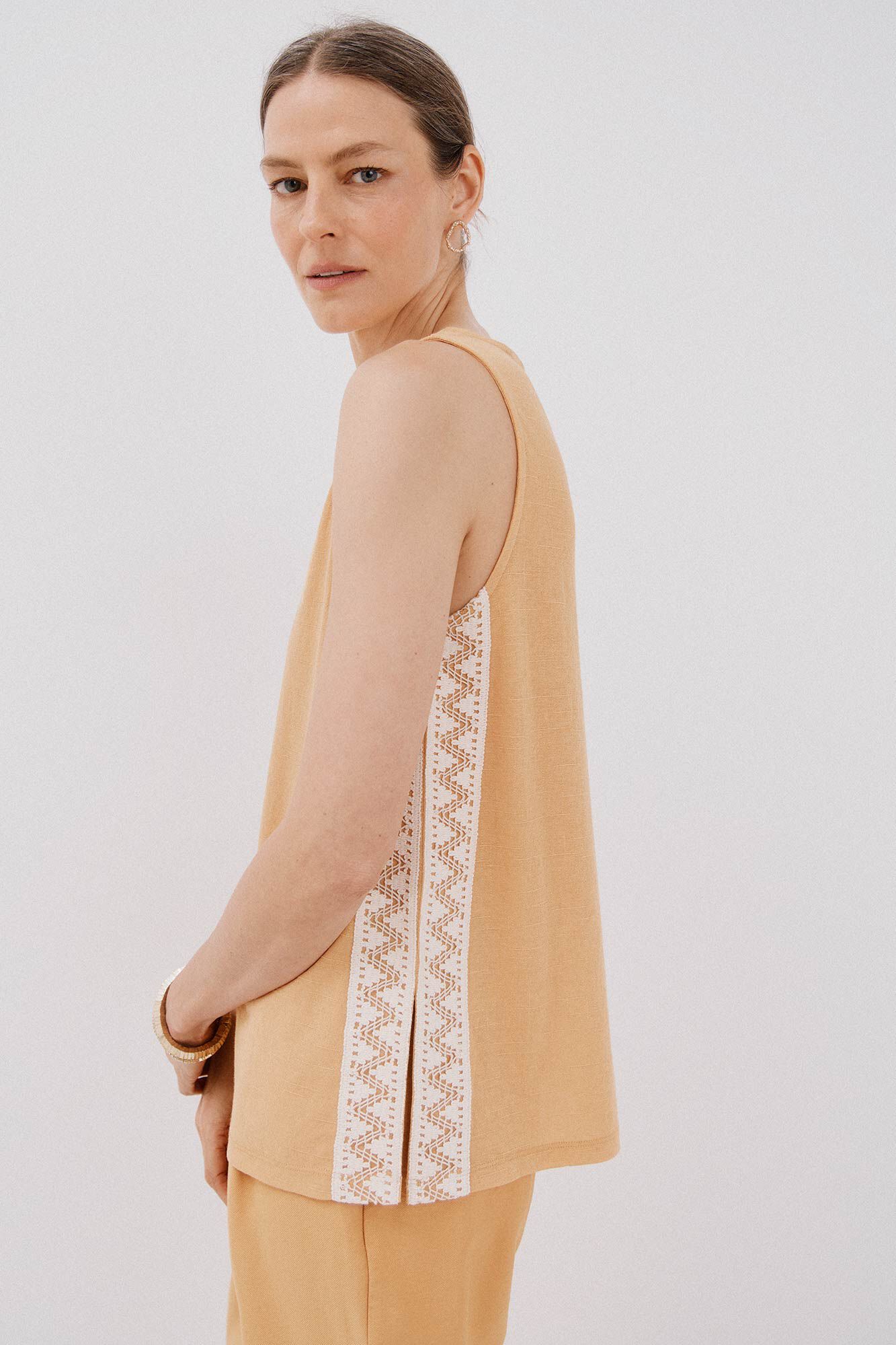 Cortefiel Top con detalle de puntilla de crochet lateral Arena