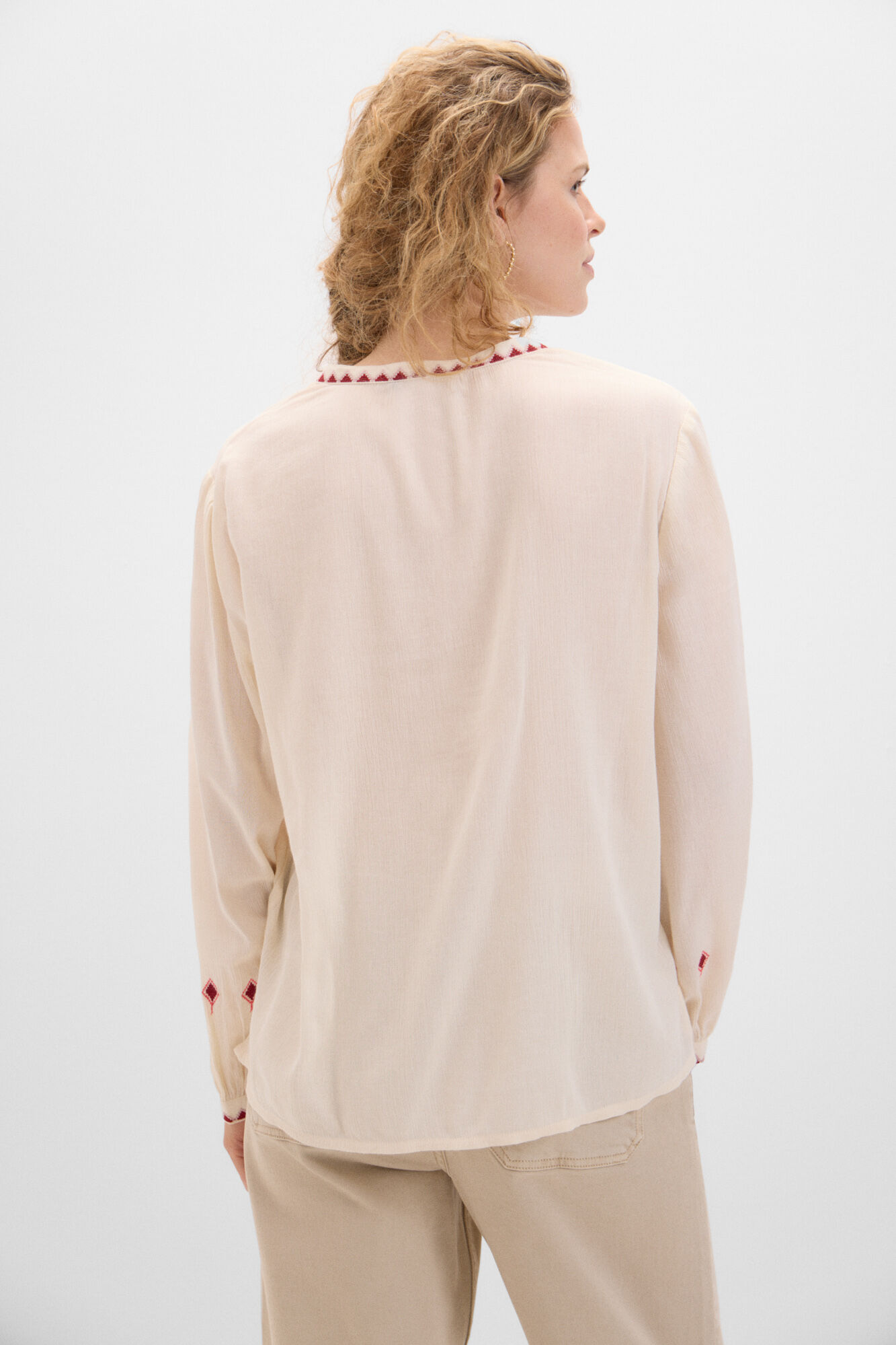 Cortefiel Blusa bordado geom&eacute;trico Blanco
