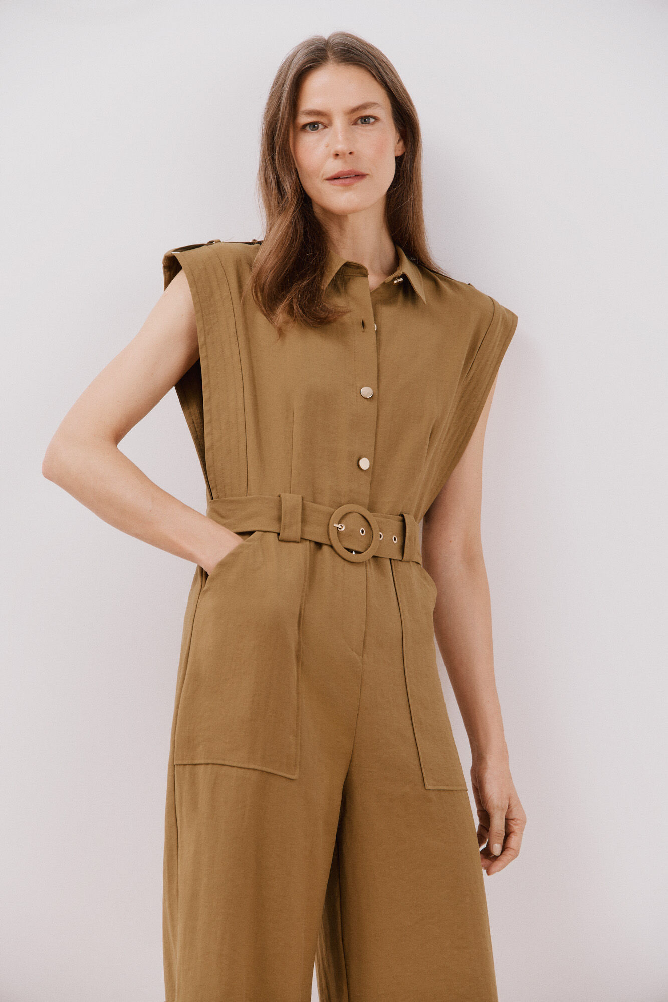 Cortefiel Jumpsuit con cintur&oacute;n al tono