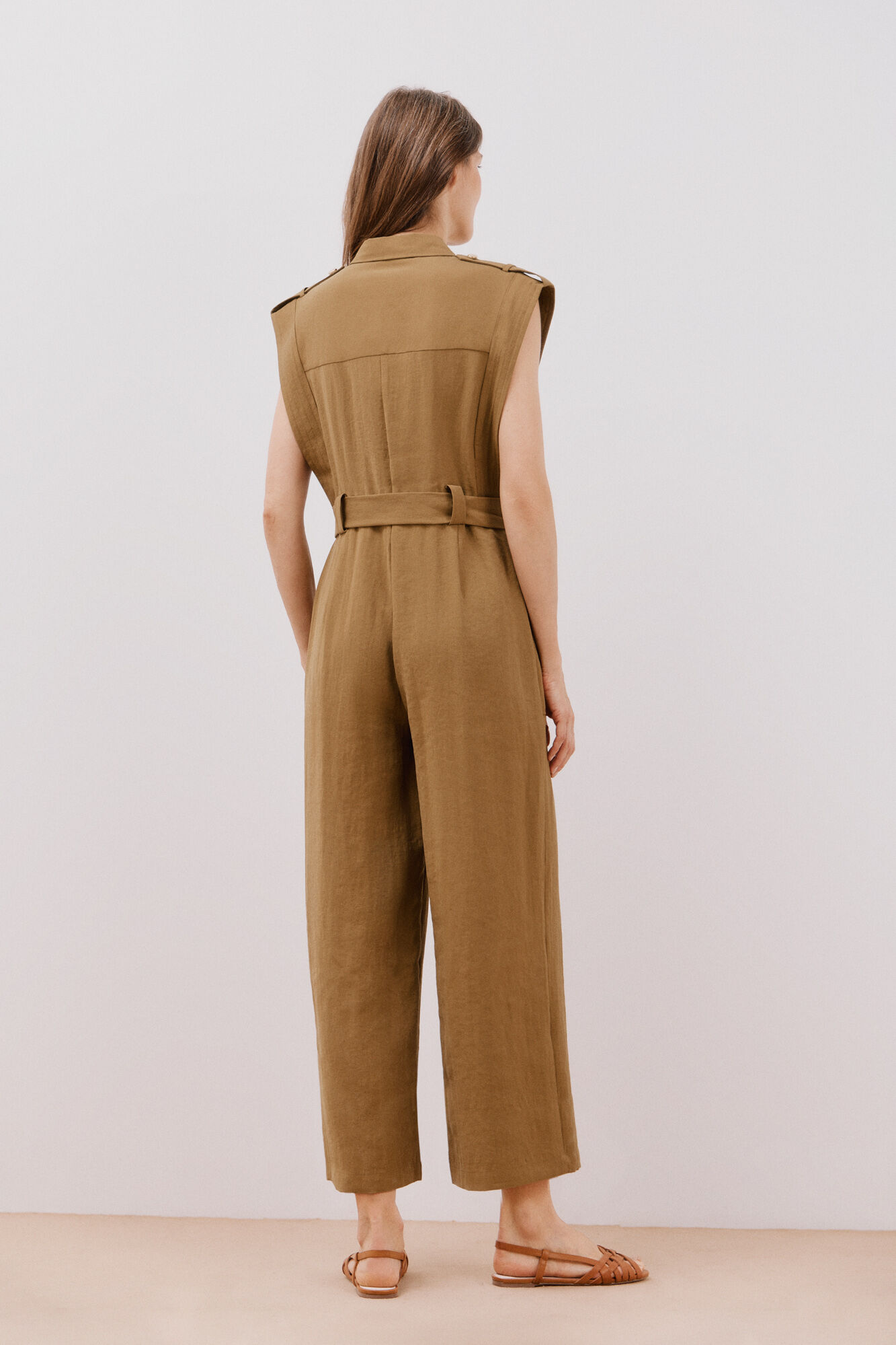 Cortefiel Jumpsuit con cintur&oacute;n al tono Kaki