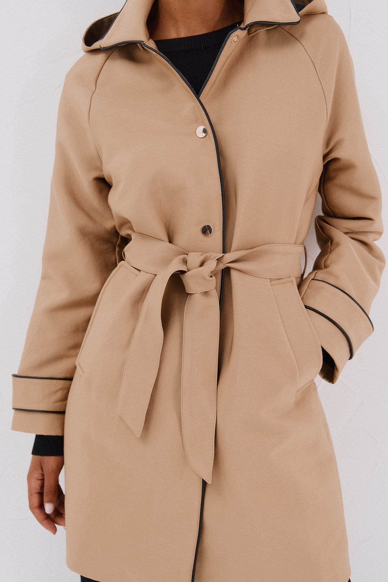 Cortefiel Gabardina satinada con capucha desmontable Beige