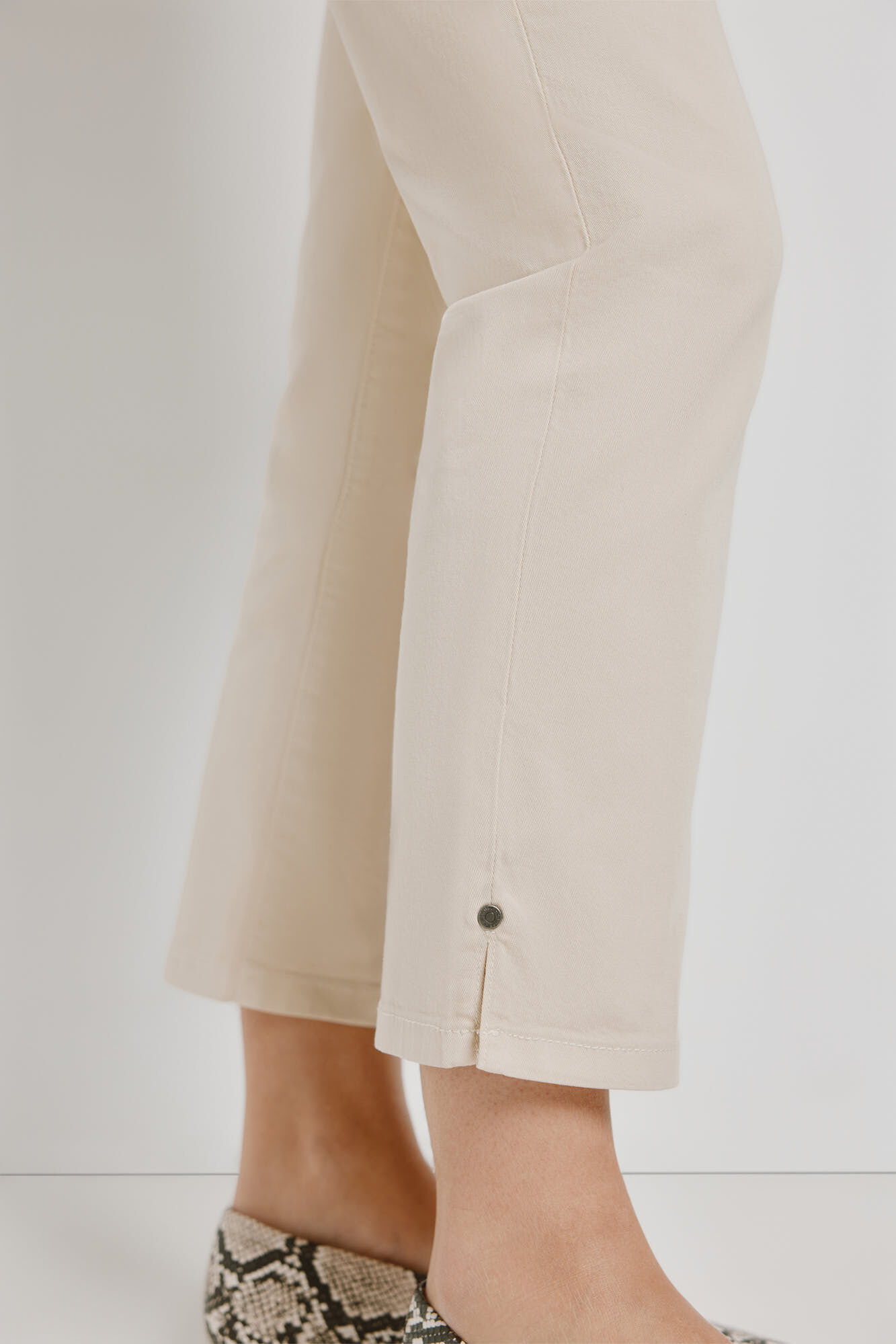 Milano Pantal&oacute;n de mezclilla de color Beige