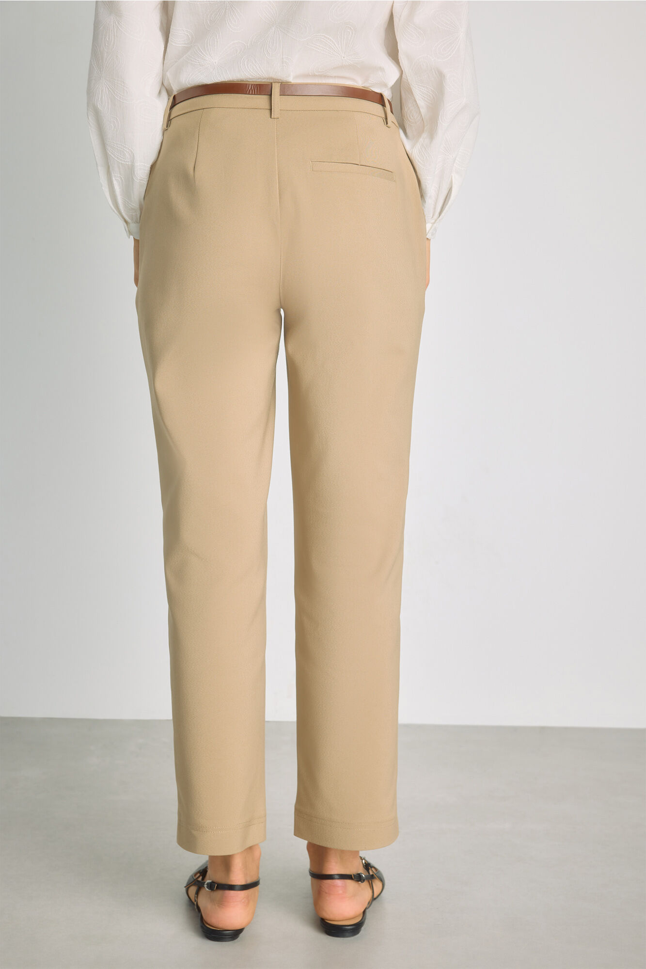 Milano Pantal&oacute;n chino con cintur&oacute;n Beige