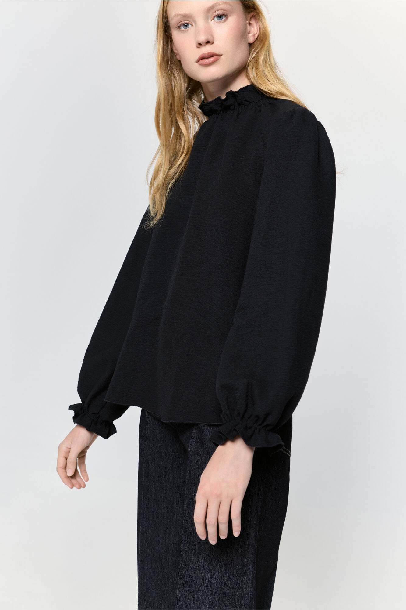Milano Camisa fluida con cuello y pu&ntilde;os el&aacute;sticos Negro