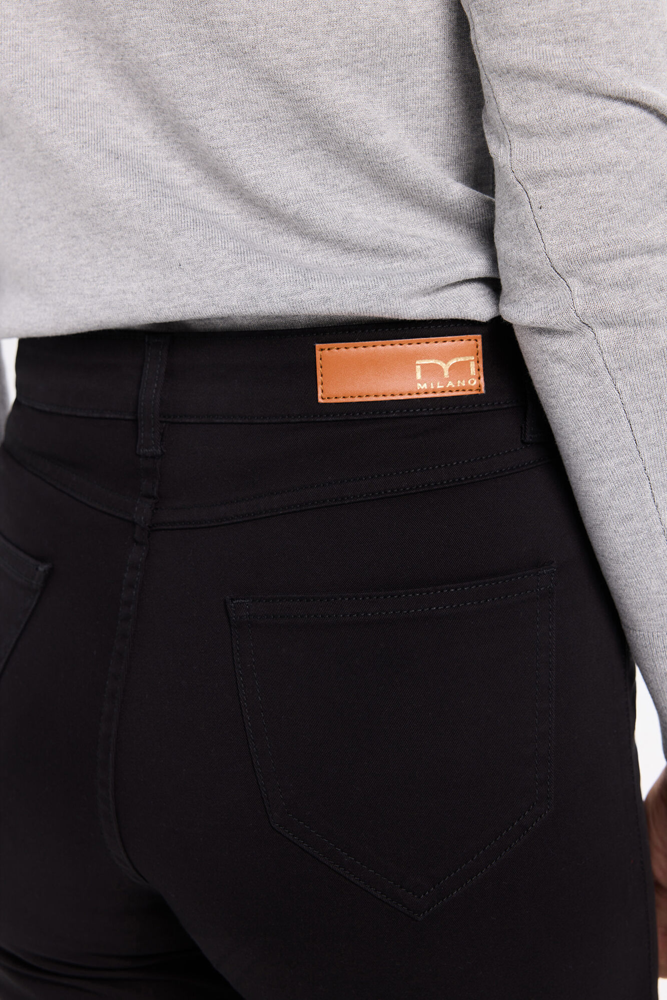 Milano Pantal&oacute;n slim de color Negro