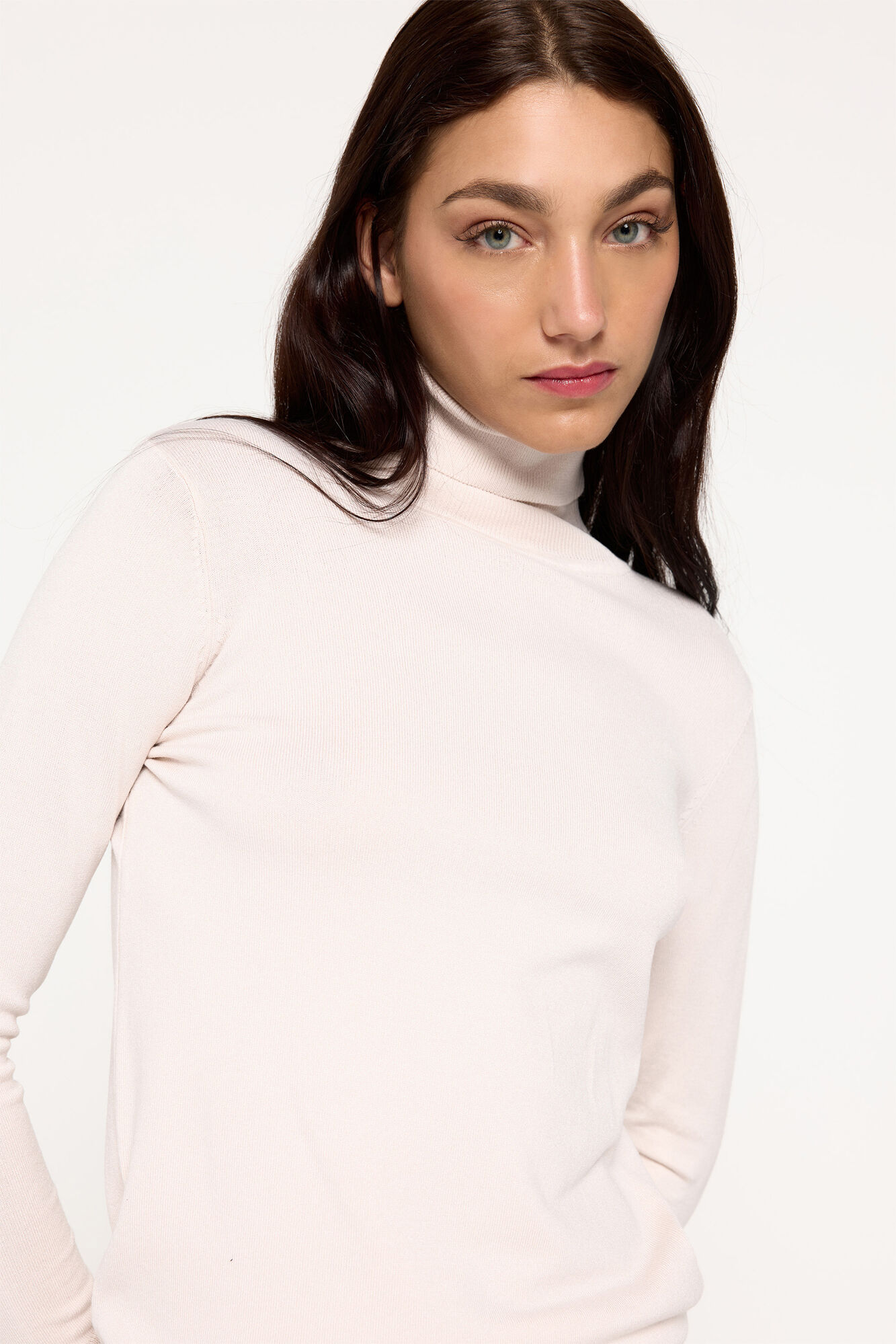 Milano Jersey b&aacute;sico cuello cisne entallado