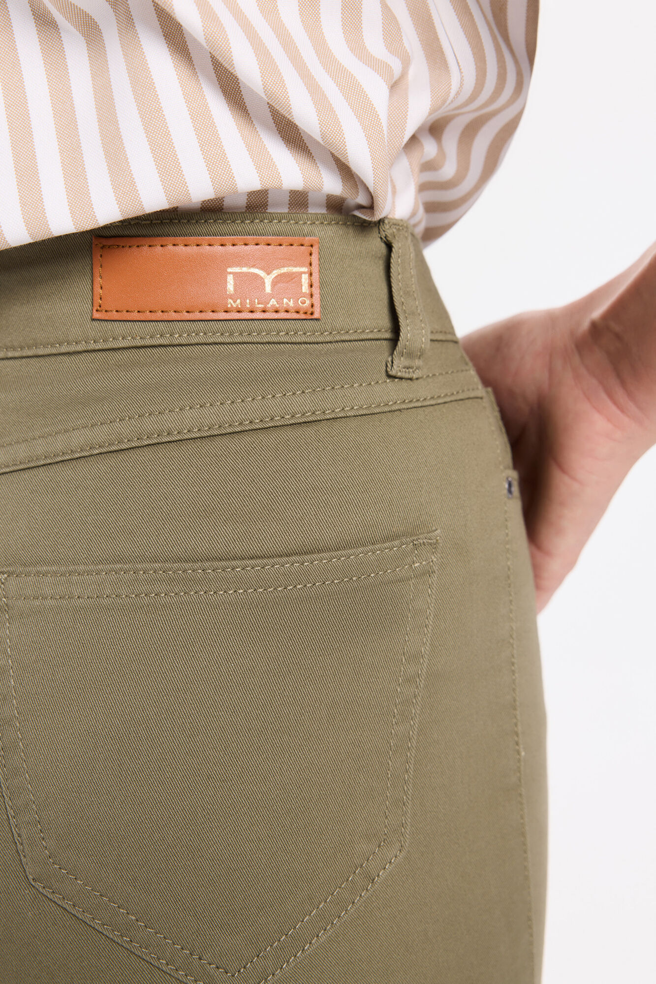 Milano Pantal&oacute;n slim de color Kaki Oscuro