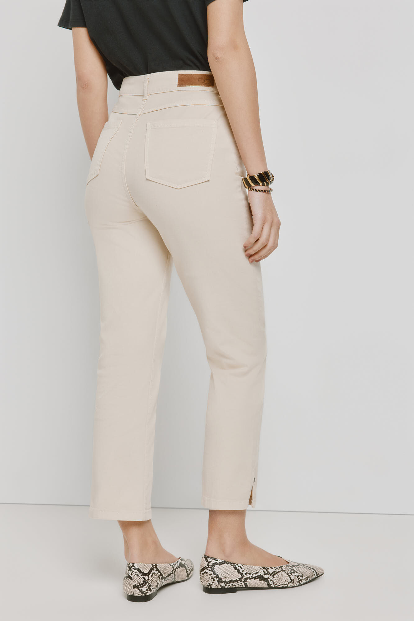 Milano Pantal&oacute;n de mezclilla de color Beige