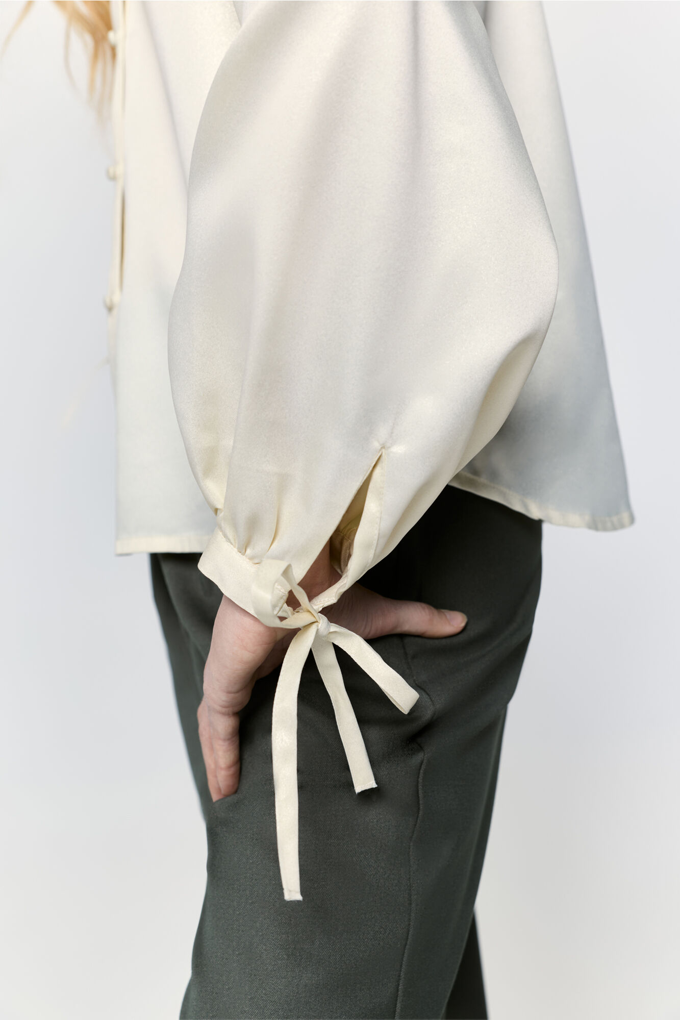 Milano Blusa fluida con acabado semibrillante