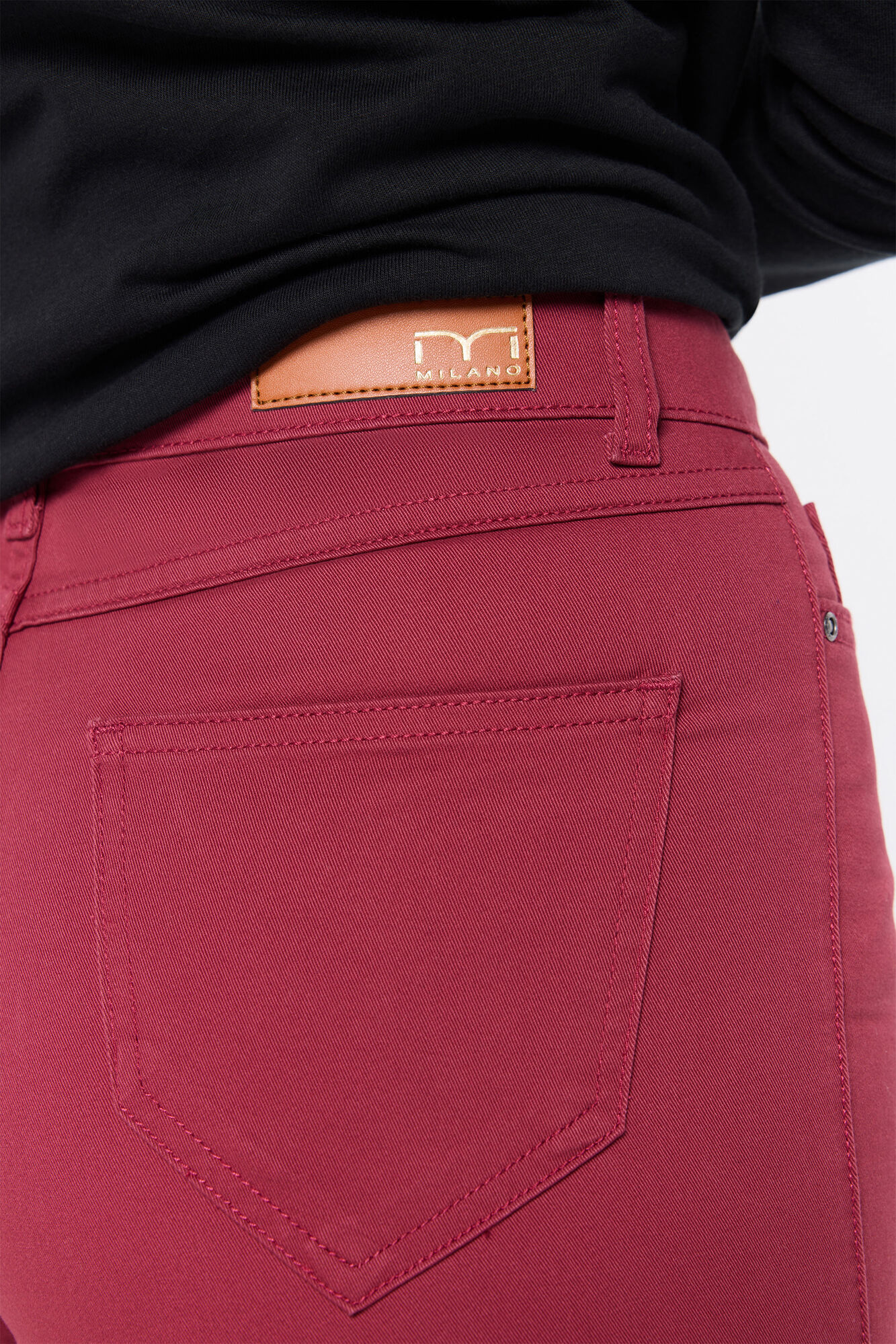 Milano Pantal&oacute;n slim de color Granate