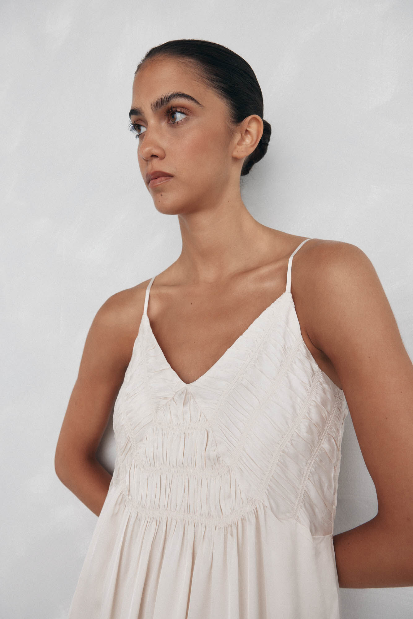 Pedro del Hierro Vestido lencero con detalle de frunces Beige