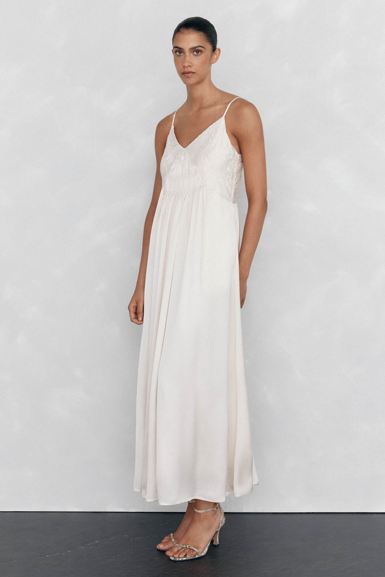 Pedro del Hierro Vestido lencero con detalle de frunces
