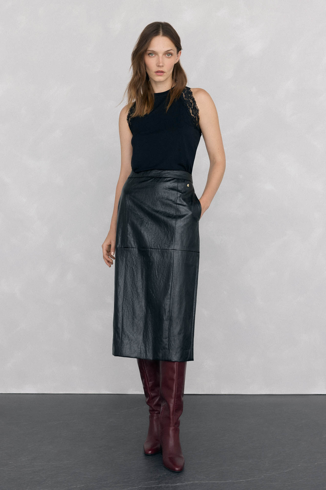 Pedro del Hierro Falda recta de imitaci&oacute;n piel con relieve Negro