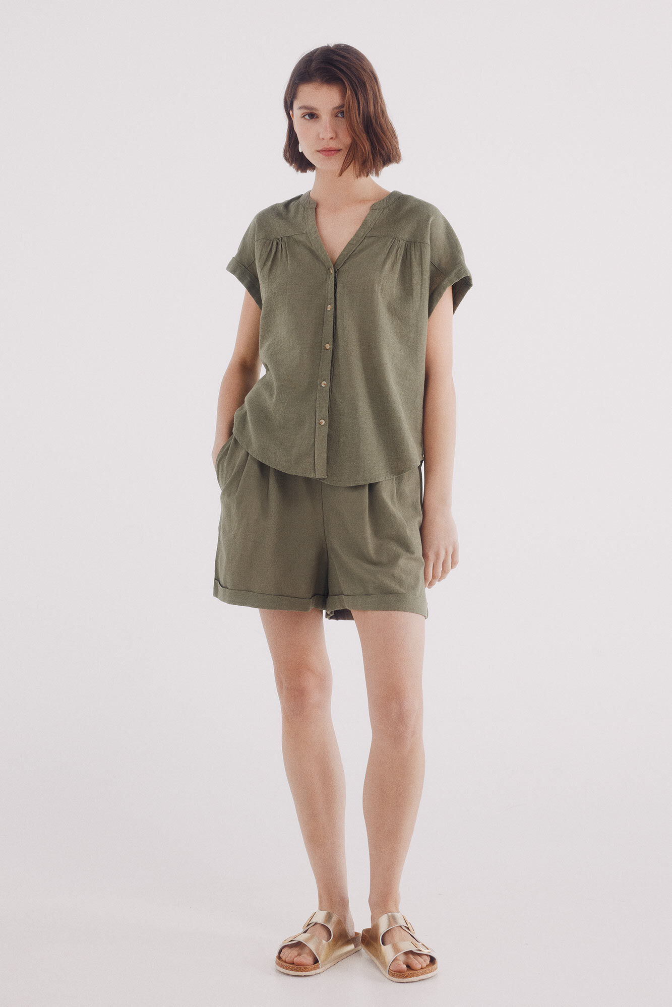Springfield Blusa escote pico algod&oacute;n lino kaki