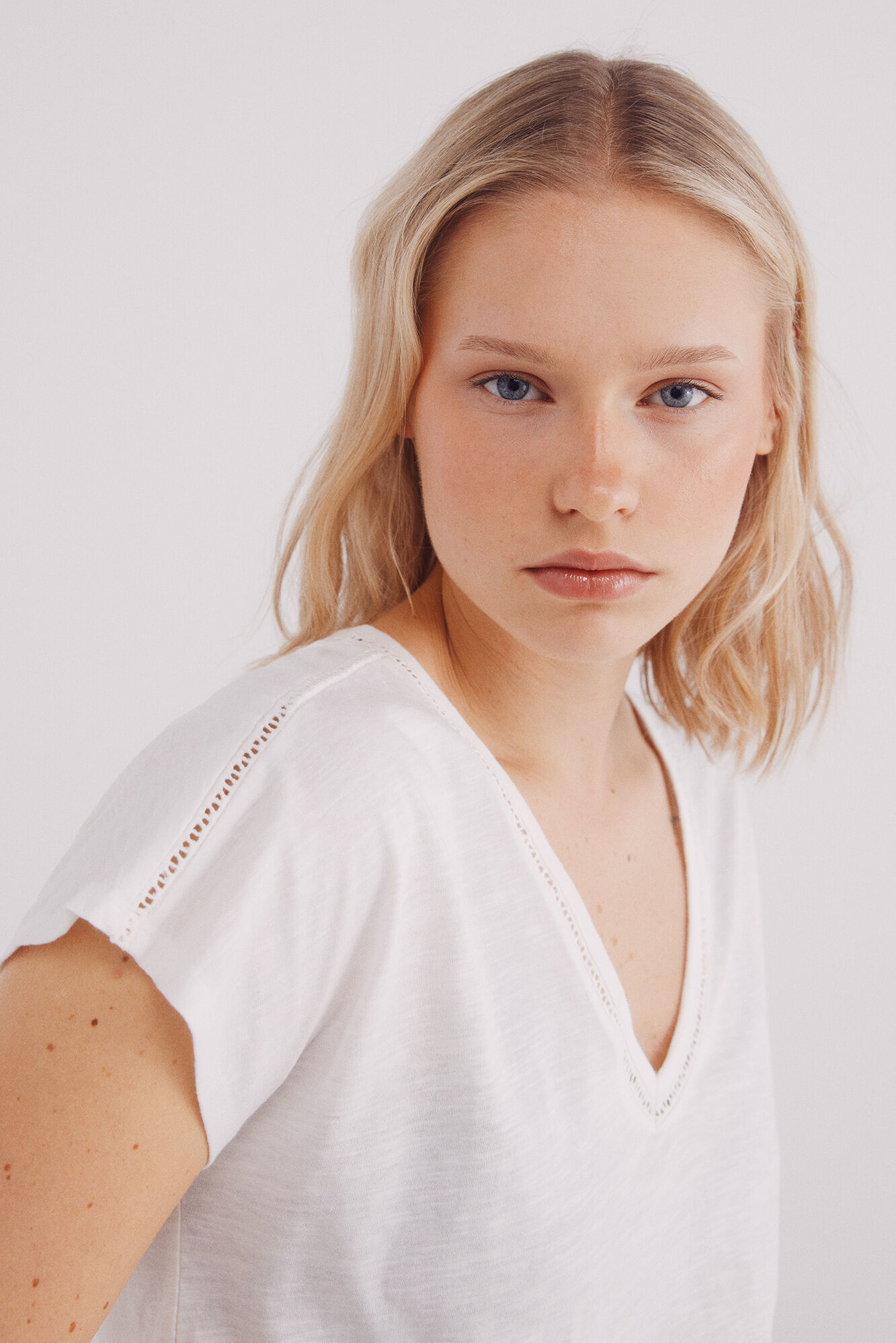 Springfield Camiseta escote pico crochet algod&oacute;n