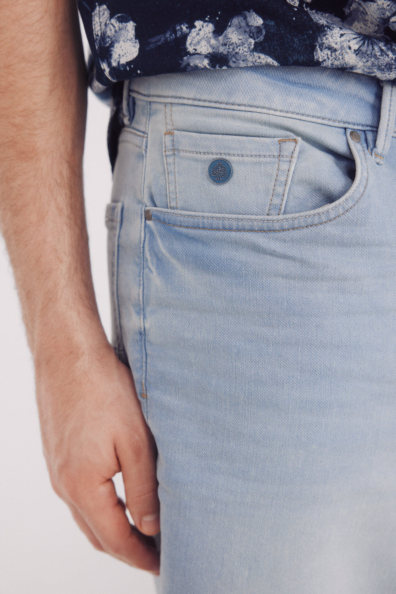 Springfield Bermuda vaquera en knit denim claro slim fit turquesa