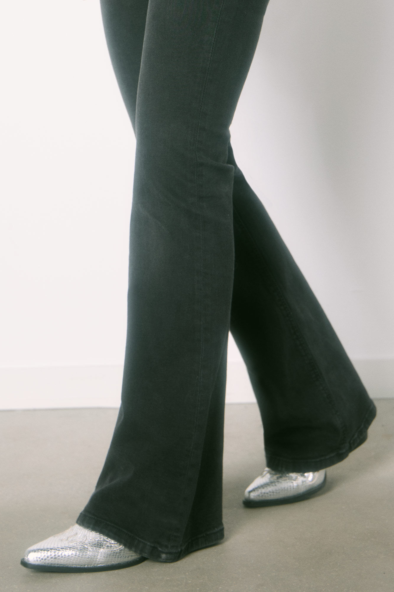 High Spirits Jeans Flare 0018 negro