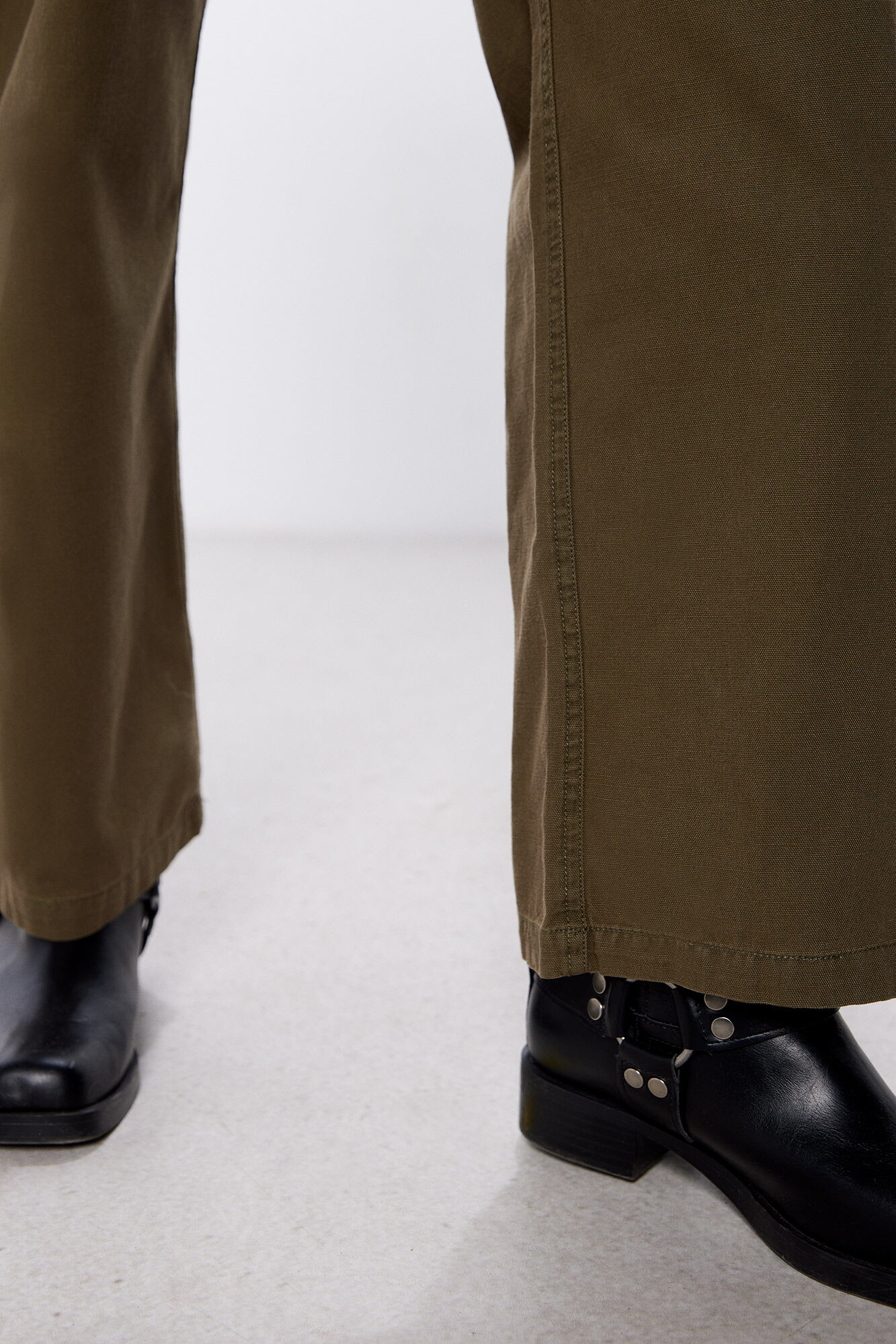 High Spirits Pantal&oacute;n Eleven khaki