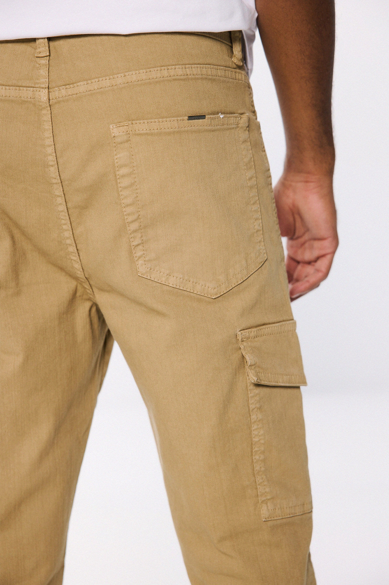 Springfield Pantal&oacute;n cargo lavado slim fit beige