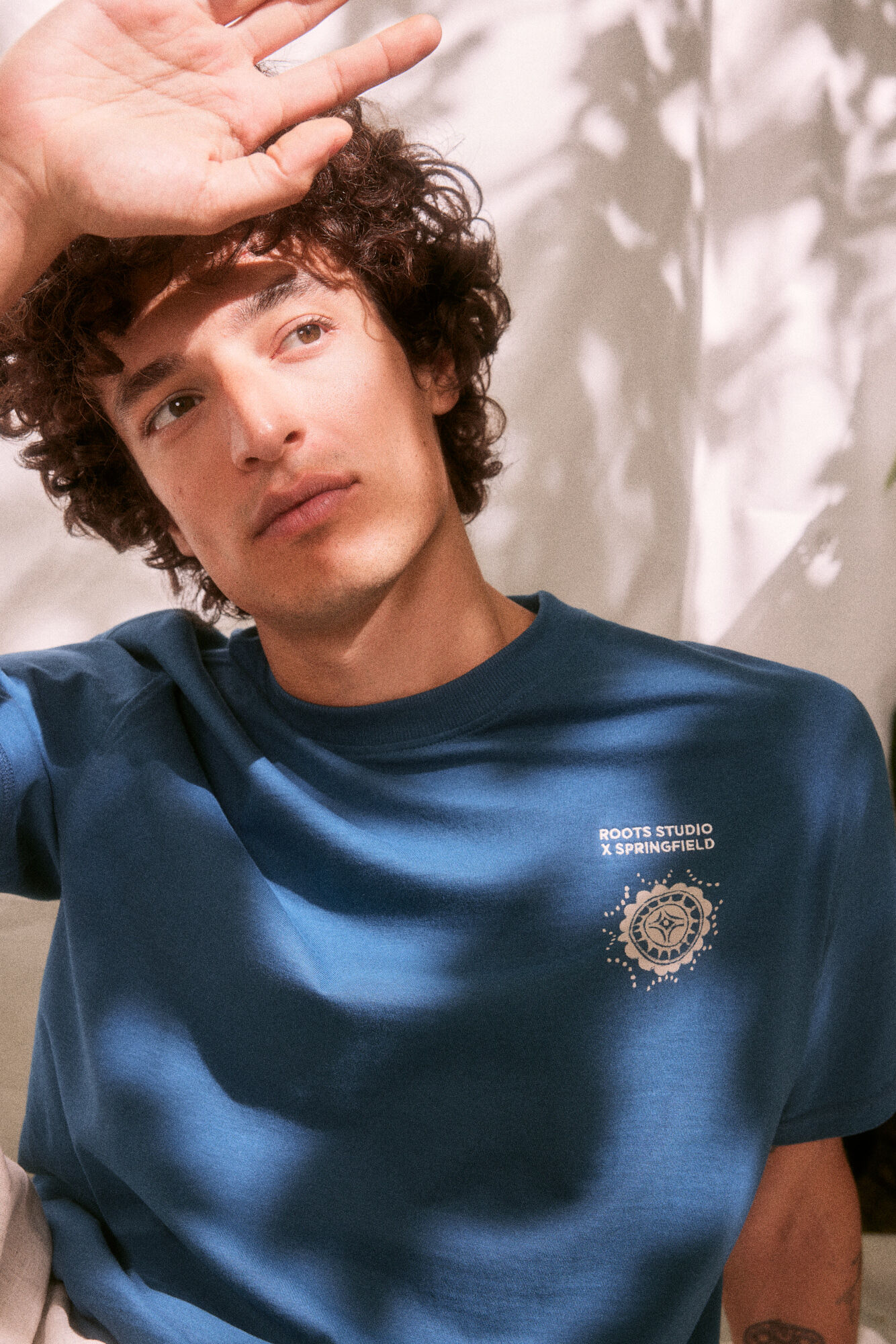 Springfield Playera estampado espalda "Roots Studio"