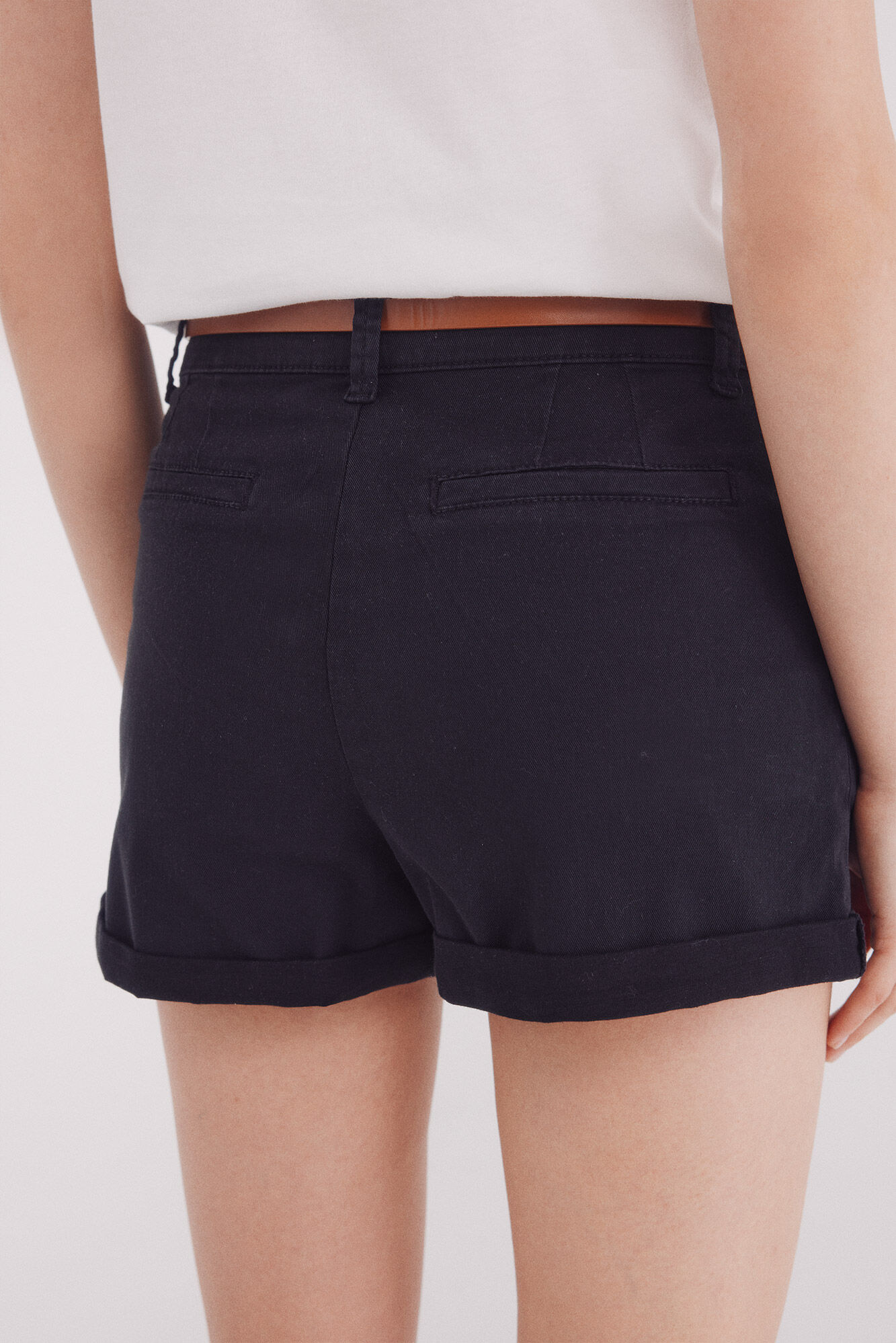 Springfield Pantalones cortos chinos con cintur&oacute;n negro