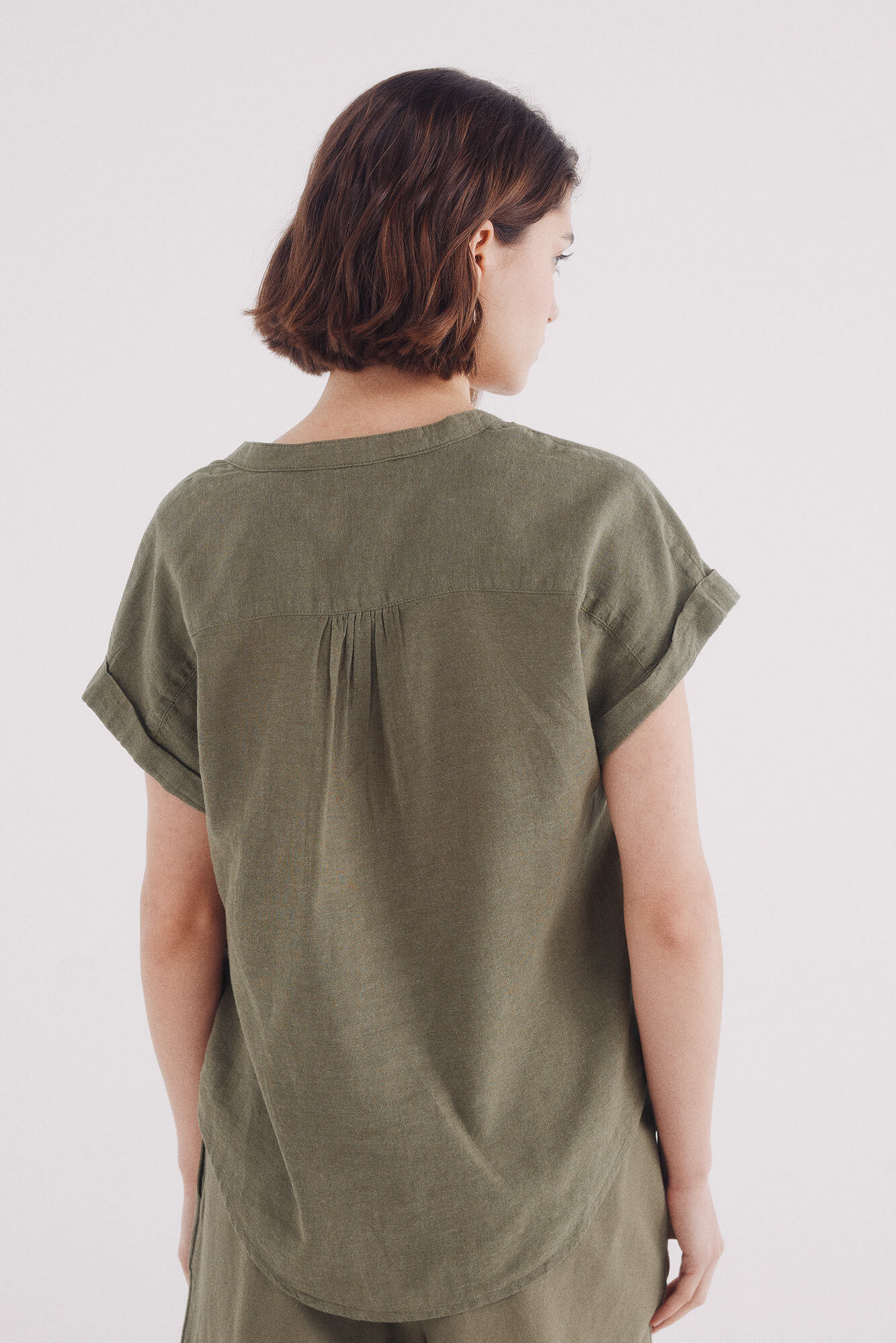 Springfield Blusa escote pico algod&oacute;n lino kaki