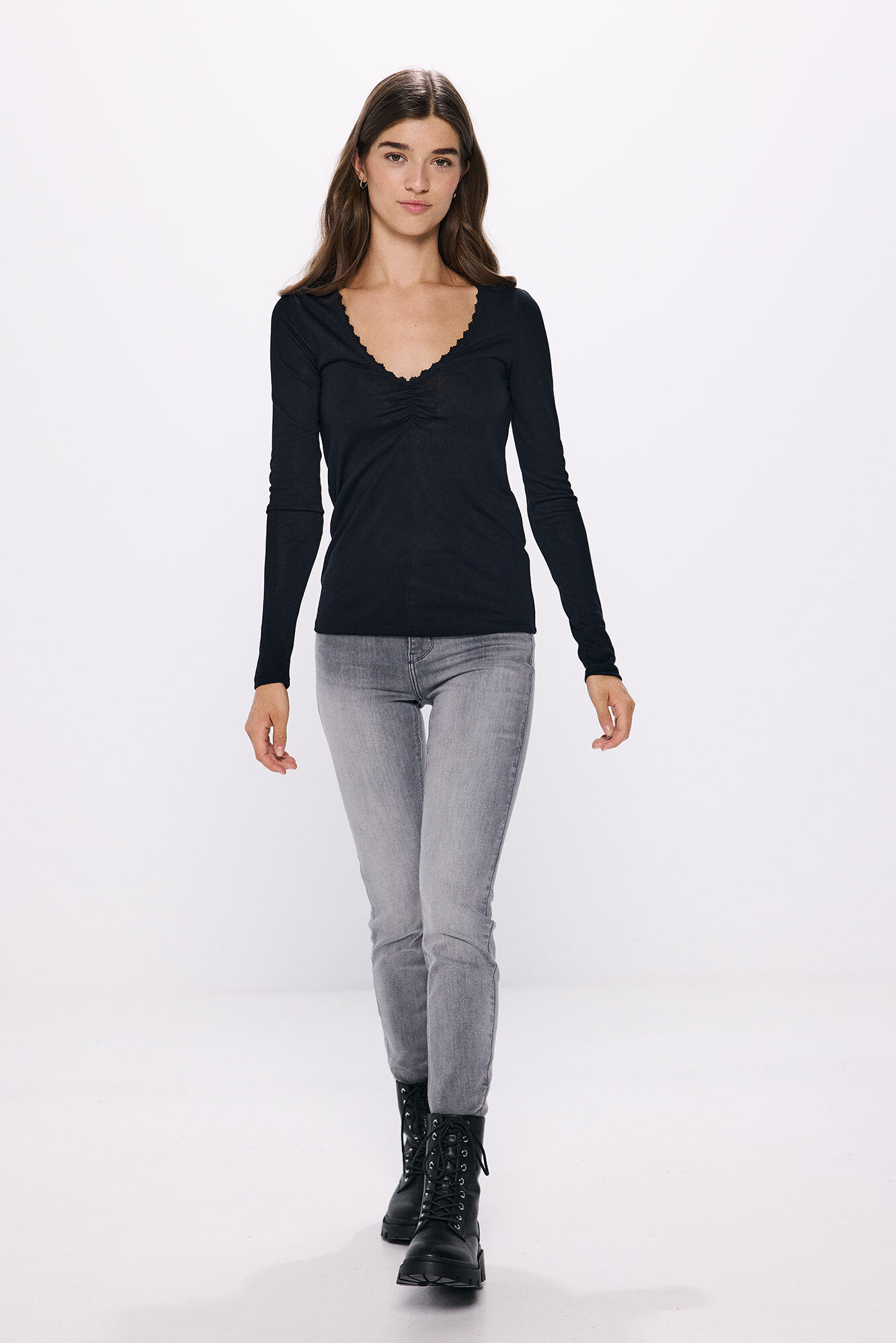 Springfield Playera escote pico lencera negro