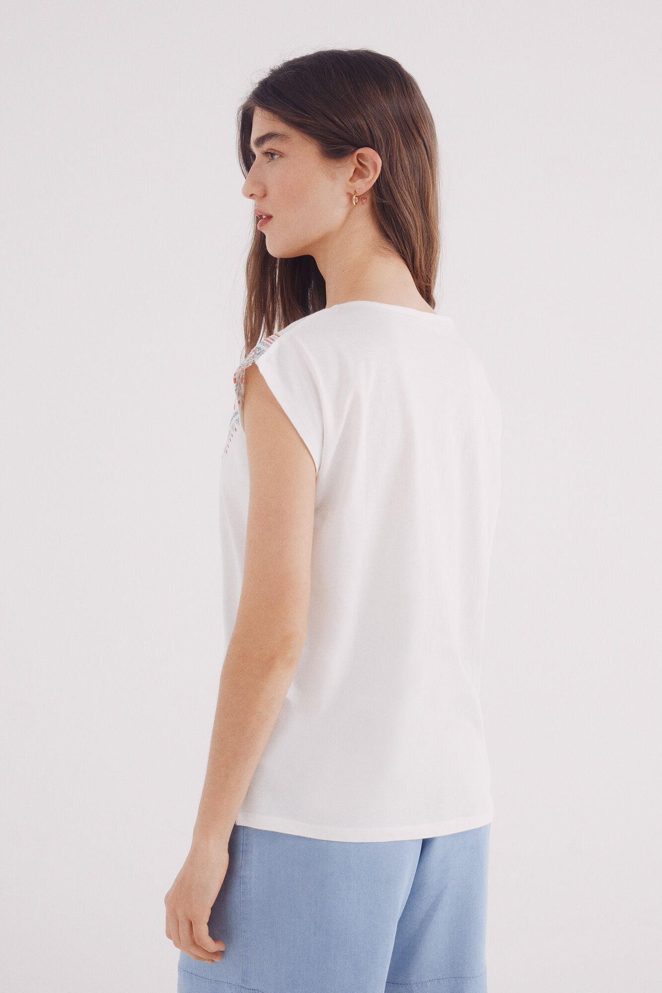 Springfield Playera gr&aacute;fica lace cuello natural