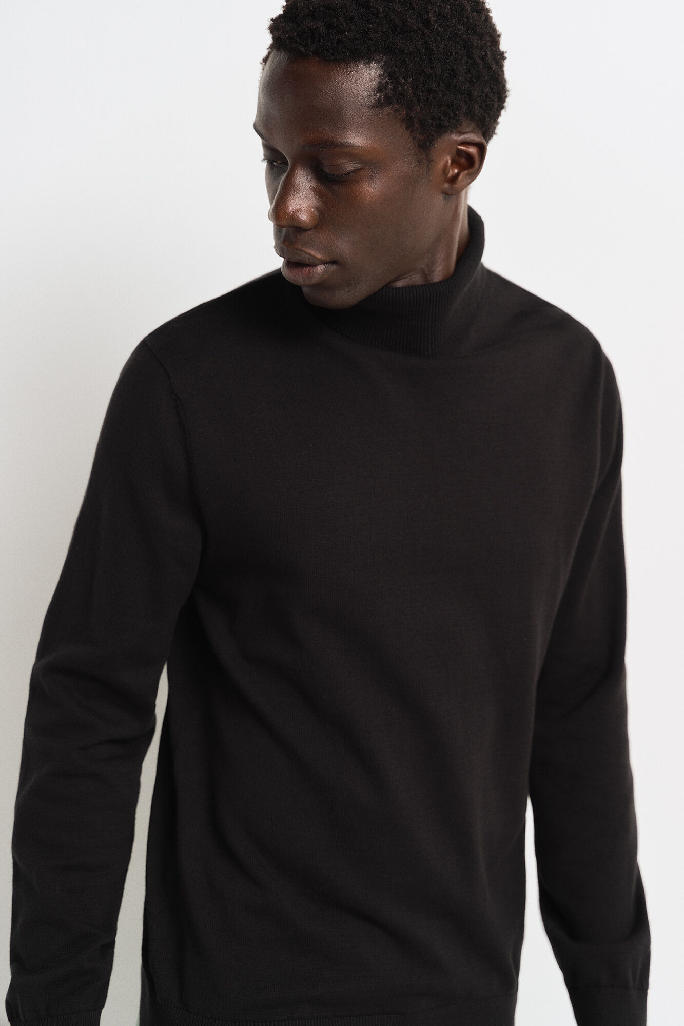 Springfield Su&eacute;ter b&aacute;sico cuello alto negro