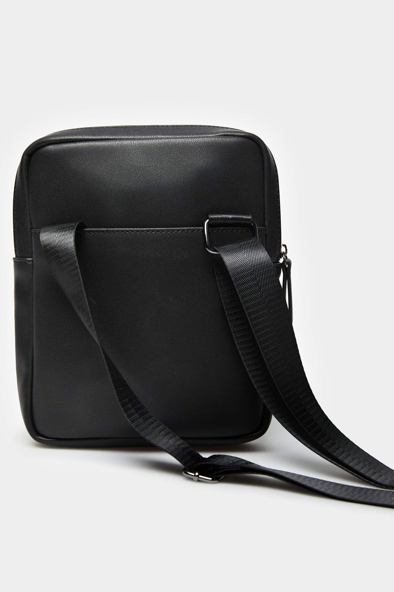 Springfield Bolso mediano cruzado efecto piel negro