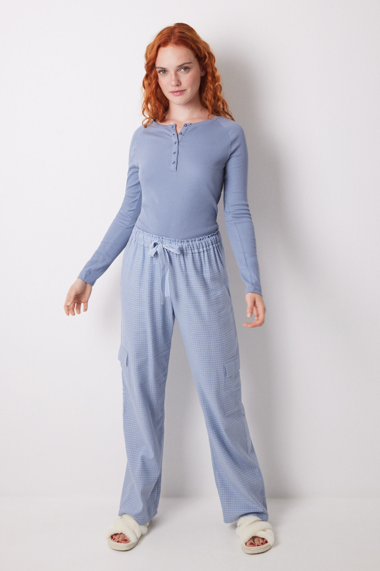 Women'secret Pantal&oacute;n cargo largo con estampado de cuadros azul