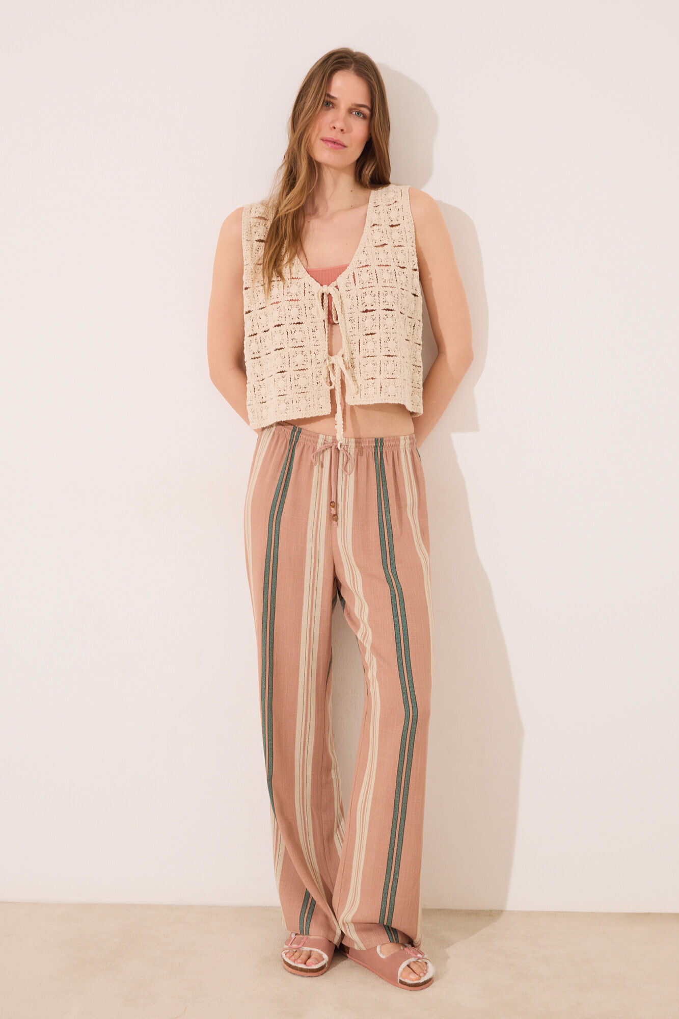 Women'secret Pantal&oacute;n de viscosa con estampado de rayas marrones caf&eacute;