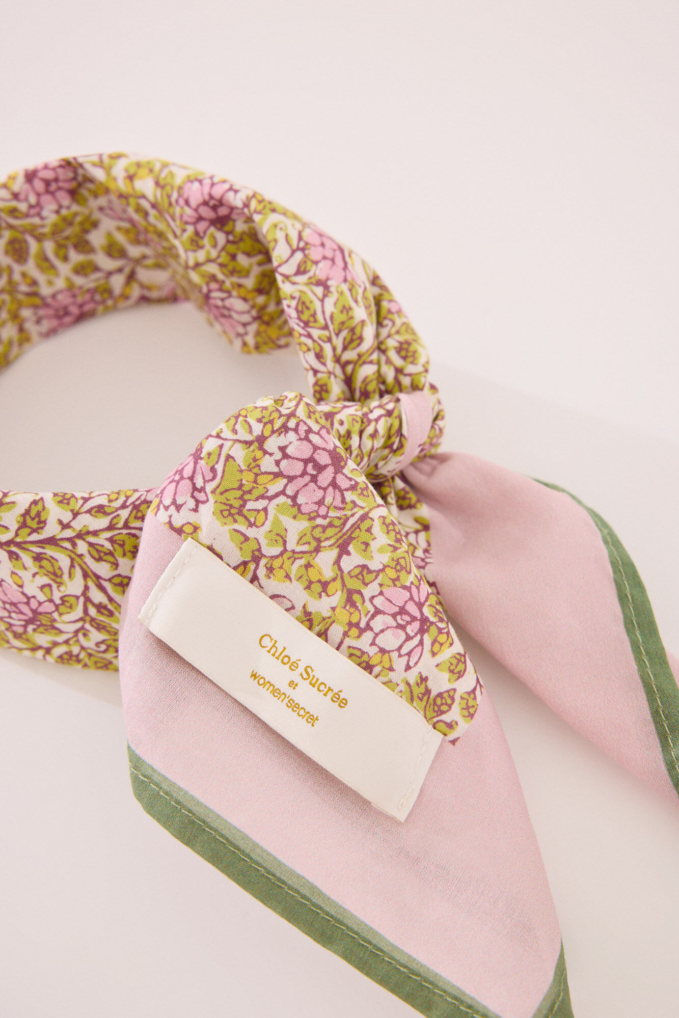 Women'secret Pa&ntilde;uelo de flores cuello estampado