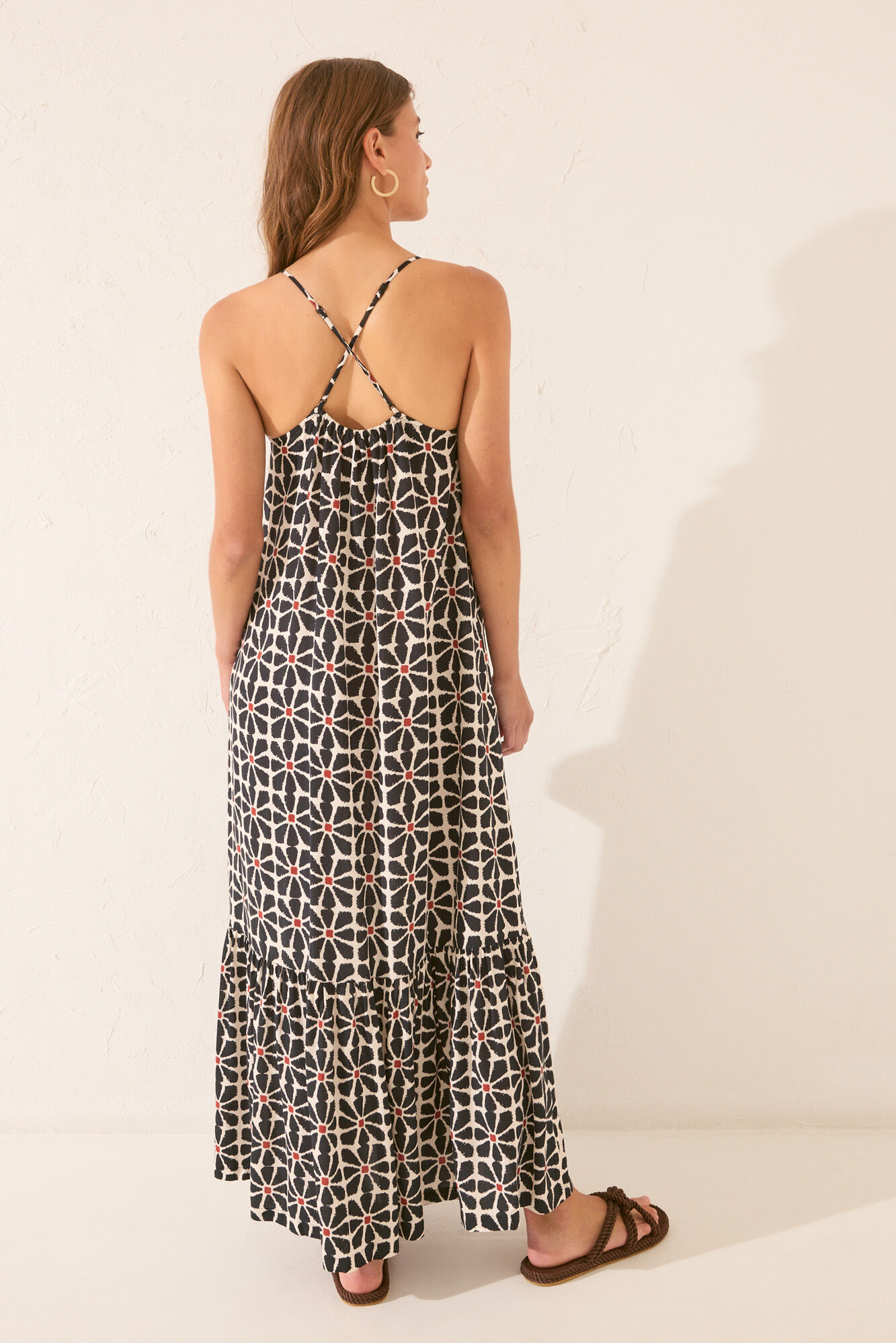 Women'secret Vestido de tirantes largos con estampado floral negro