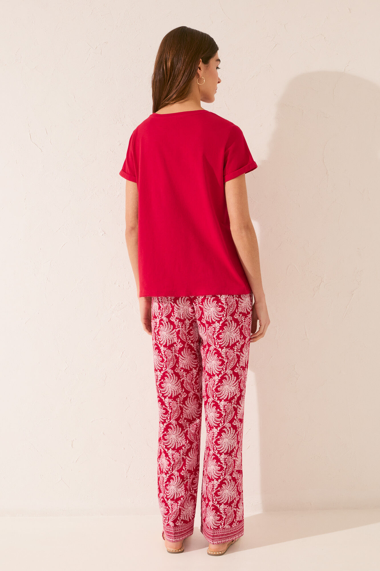 Women'secret Pantal&oacute;n largo de viscosa con estampado de hojas rojas p&uacute;rpura