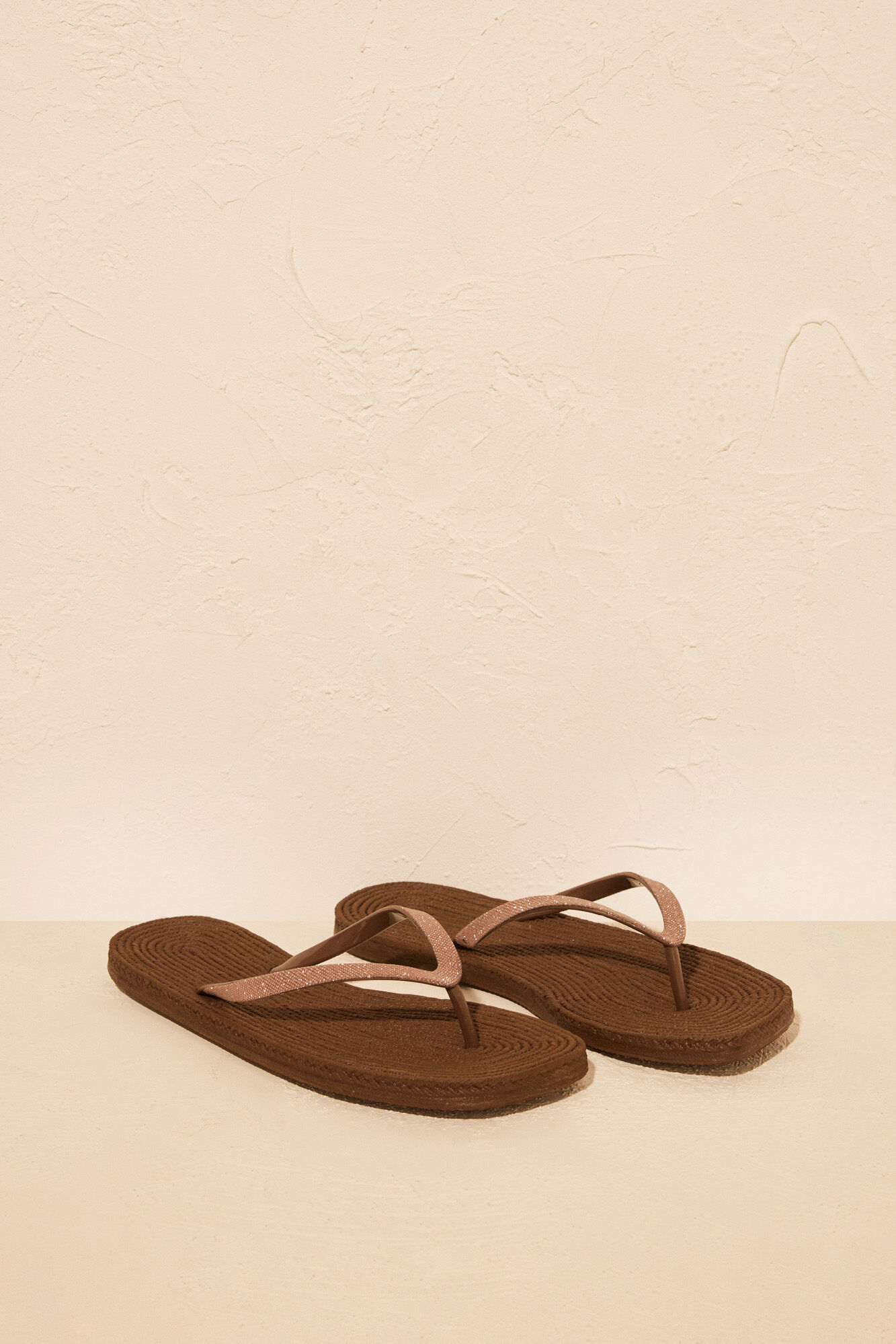 Women'secret Chanclas 100% mojables marr&oacute;n caf&eacute;