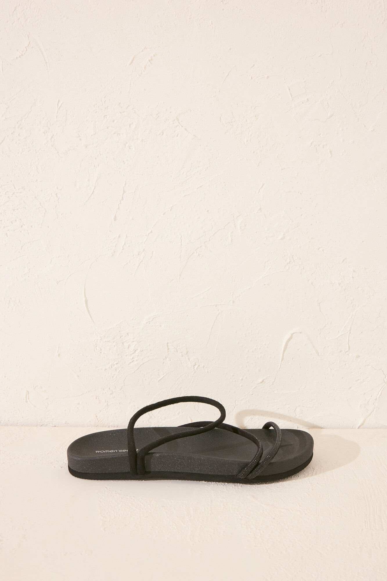 Women'secret Sandalias anat&oacute;micas tiras brillo negro